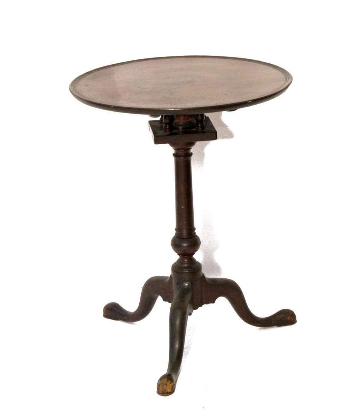Queen Anne walnut tilting top candlestand philadelphia, mid 18th century