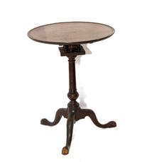 Queen Anne walnut tilting top candlestand philadelphia, mid 18th century