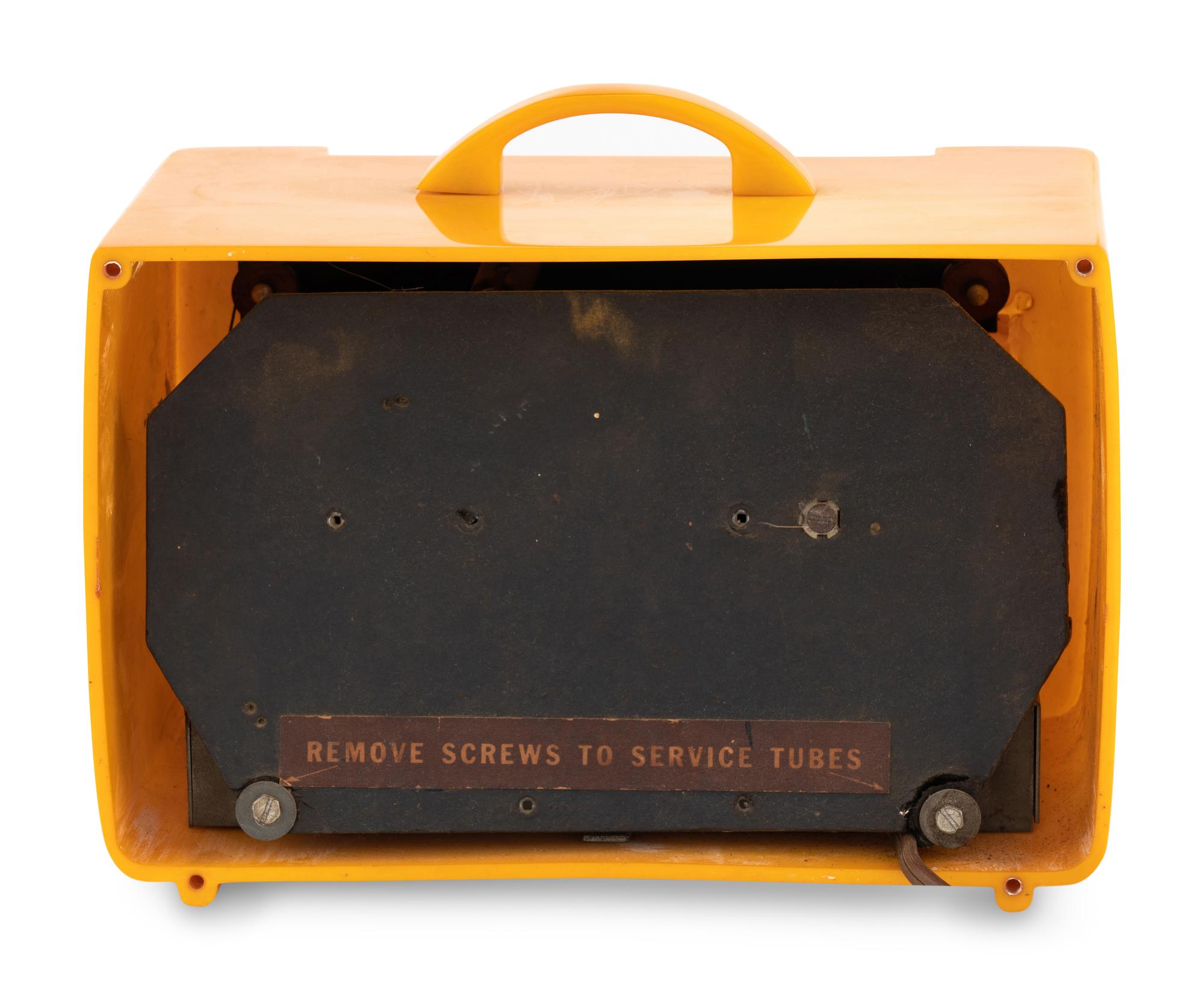 A General Electric L570 Radio