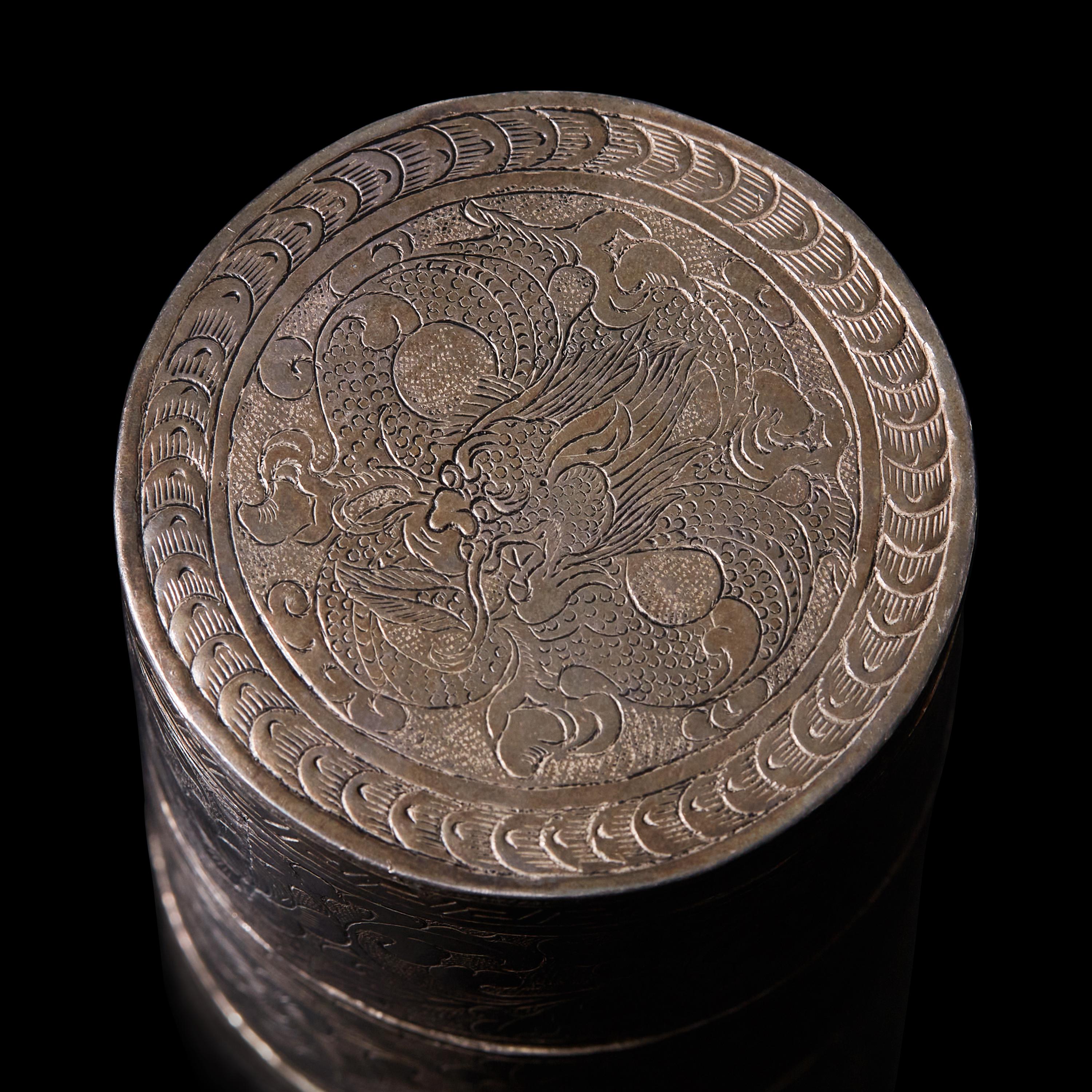 A Small Chinese Silver Tiered Box, Late Qing Dynasty 清晚期 銀鏨花套盒