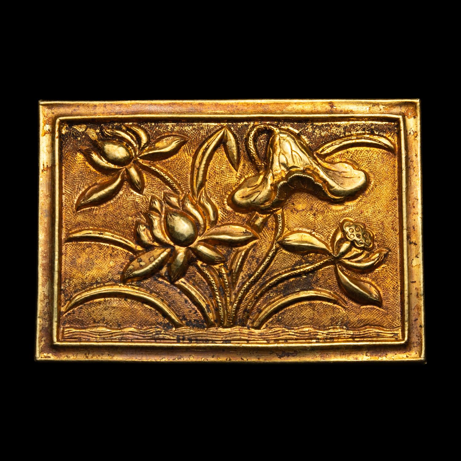 A Partial Set of Chinese Yellow Gold Belt Plaques, Ming Dynasty 明 四時花卉紋帶跨六件：三桃、兩排方、一小方（辅弼）
