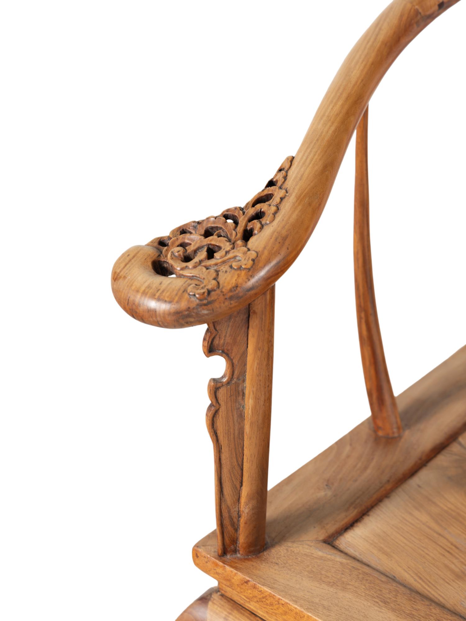 A Pair of Chinese Continuous Armchairs, Possibly Huanghuali, 20th Century 近代 或为黄花梨 圈椅一對