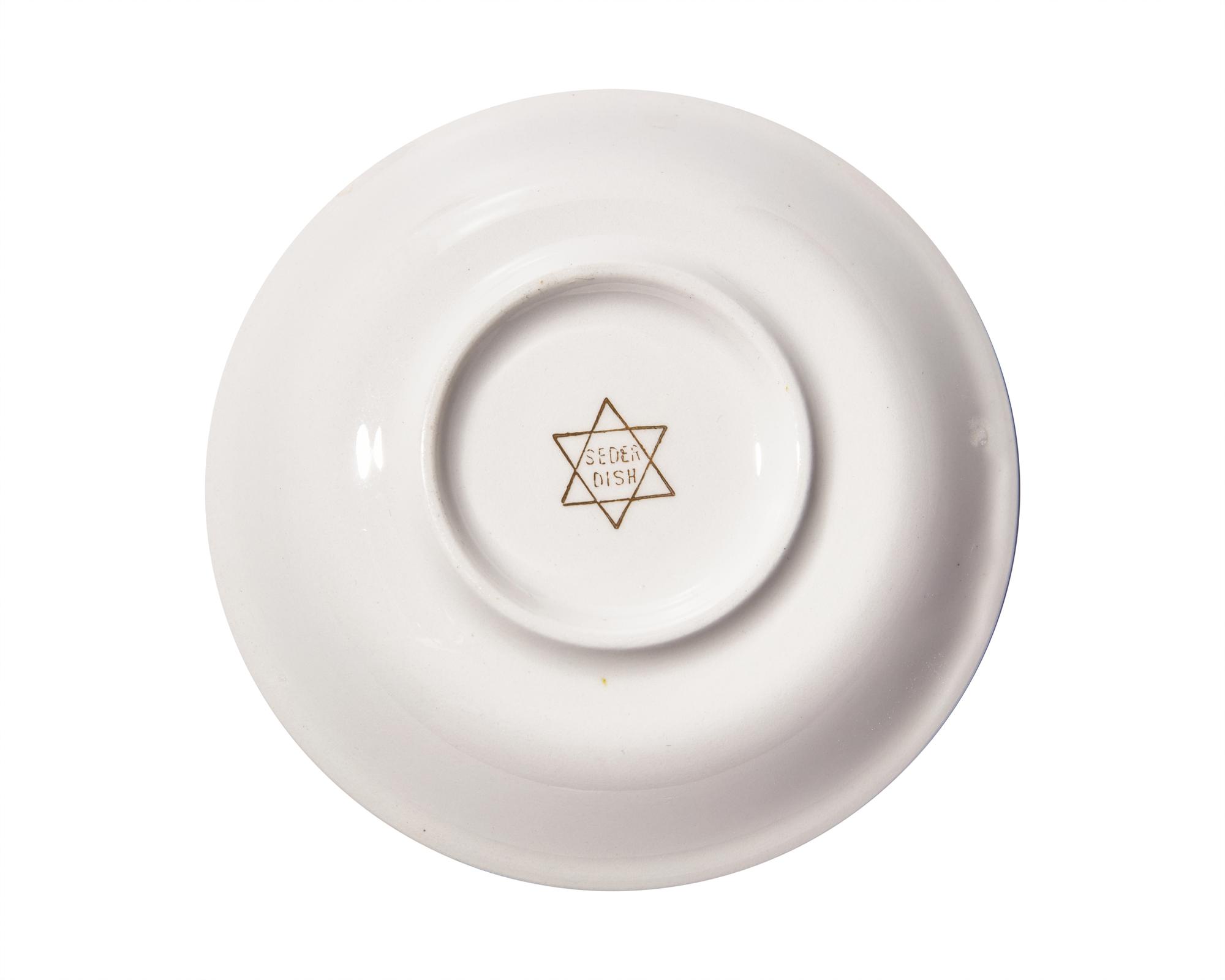 An Extensive Royal Crown Derby Porcelain Dinner Service