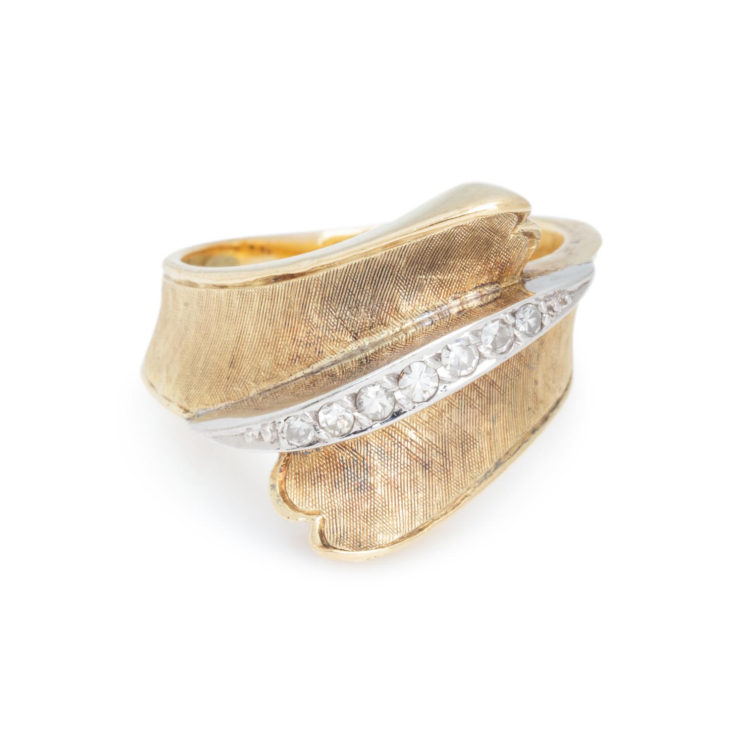 YELLOW GOLD AND DIAMOND RING
