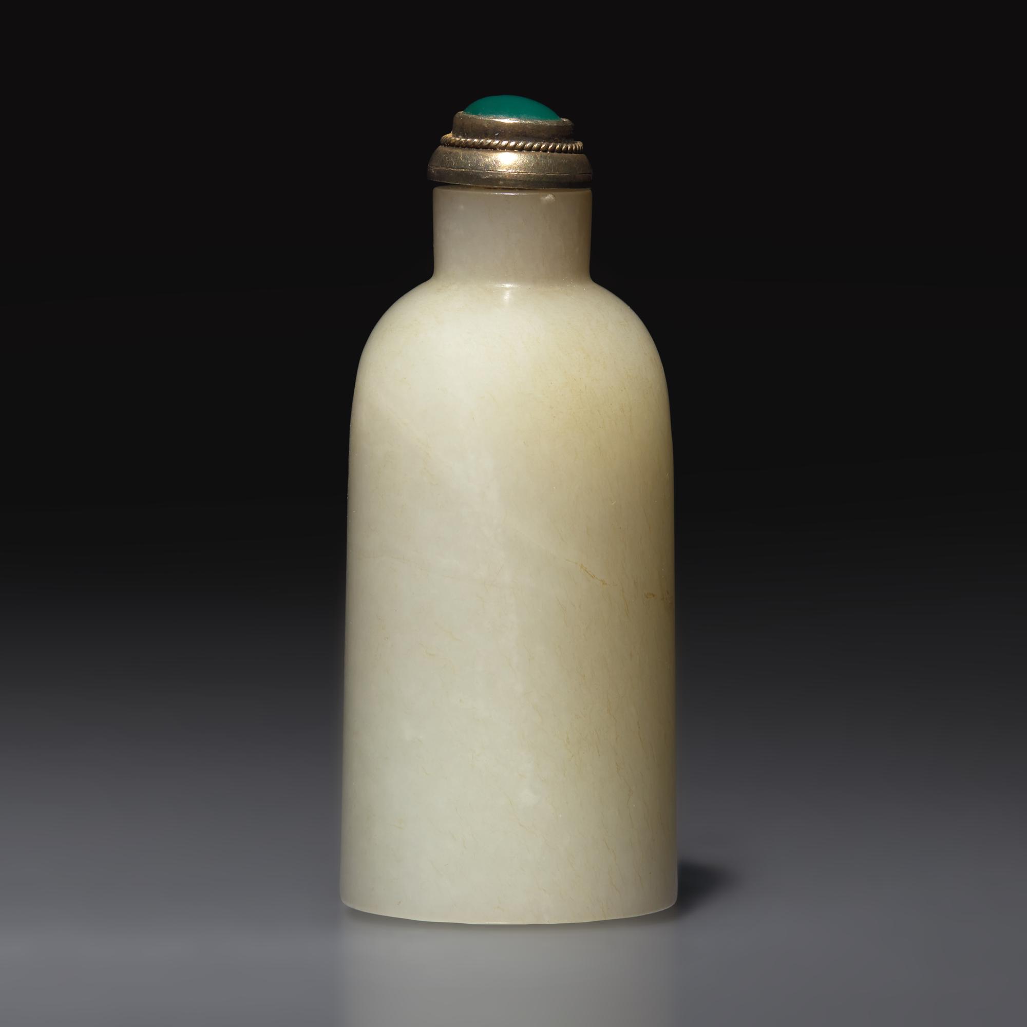 A Chinese Greyish-White Jade Snuff Bottle, Qing Dynasty, Circa 1750-1880 — 1750-1880年 灰白玉素面鼻煙壺