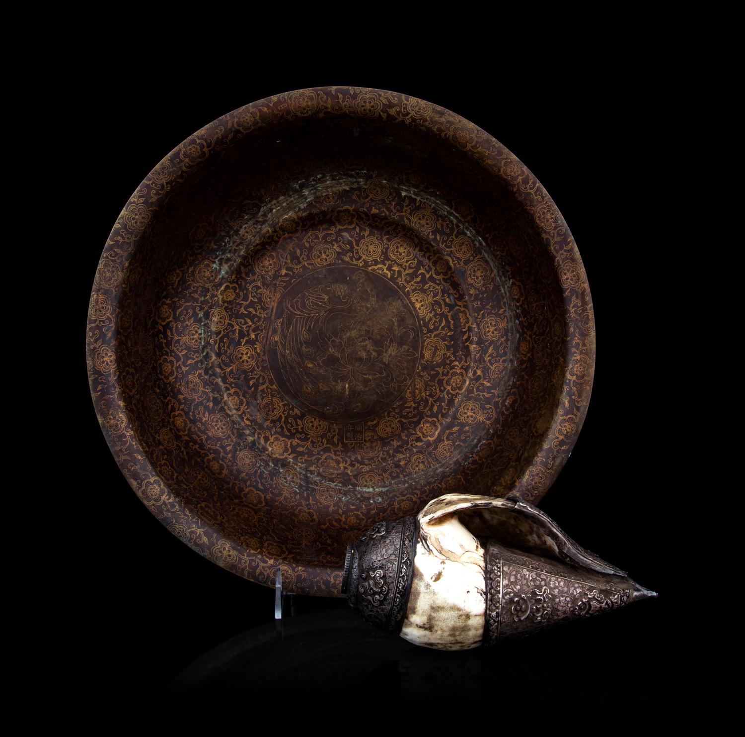 A Chinese Silvered Mounted Conch and A Silvered Metal Inlaid Basin