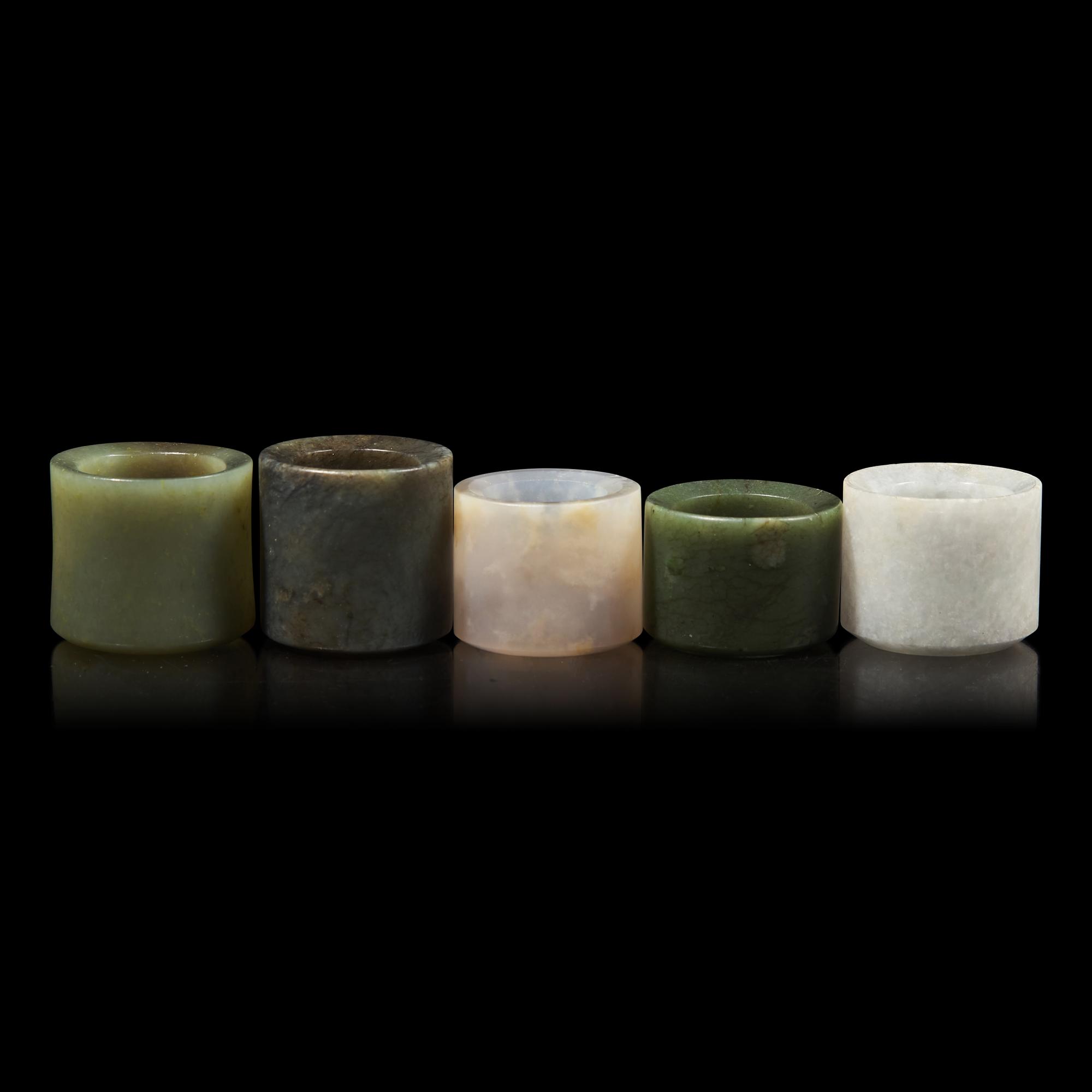 A Group of Five Chinese Jade, Jadeite, and Agate Archer's Rings 玉扳指一組五件