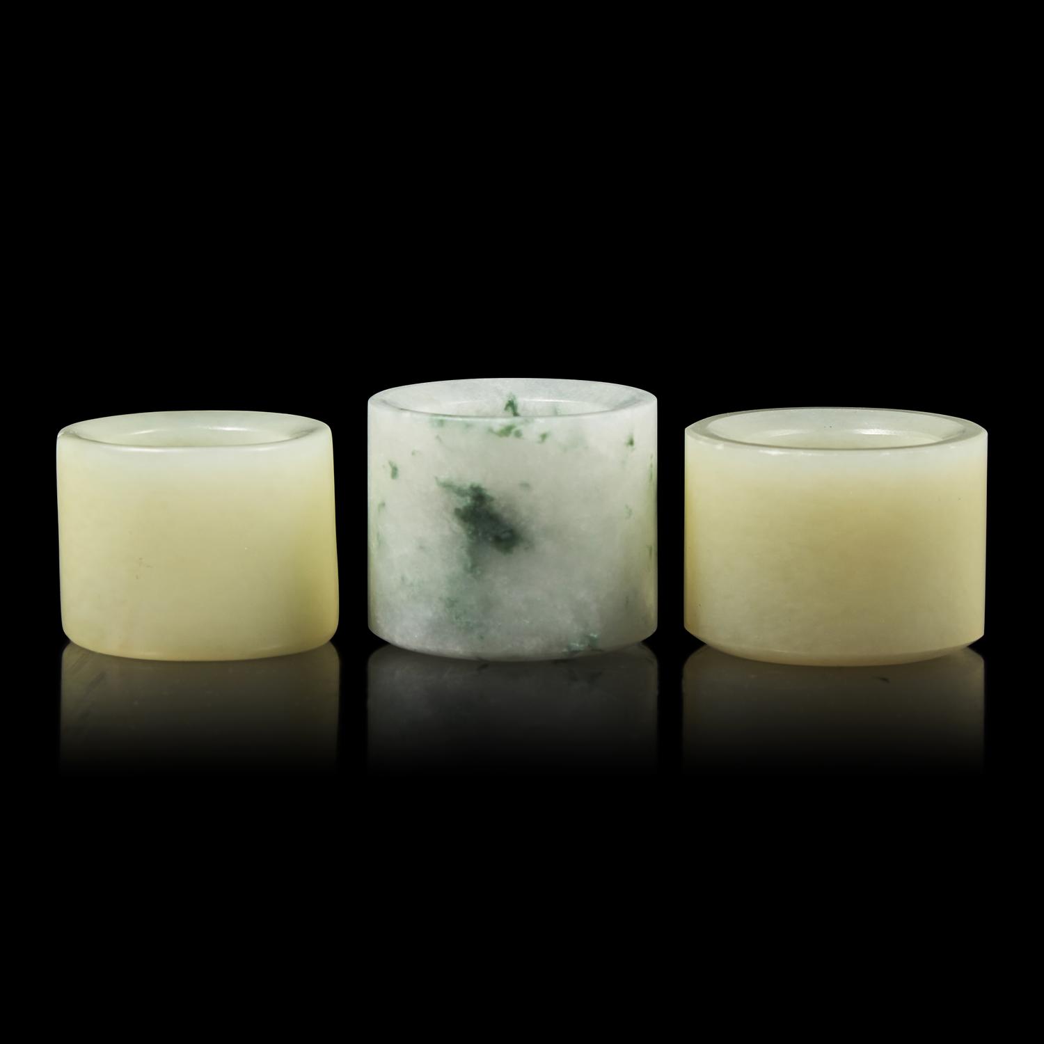 A Group of Three Chinese Jade and Jadeite Archer's Rings 翡翠及玉扳指一組三件