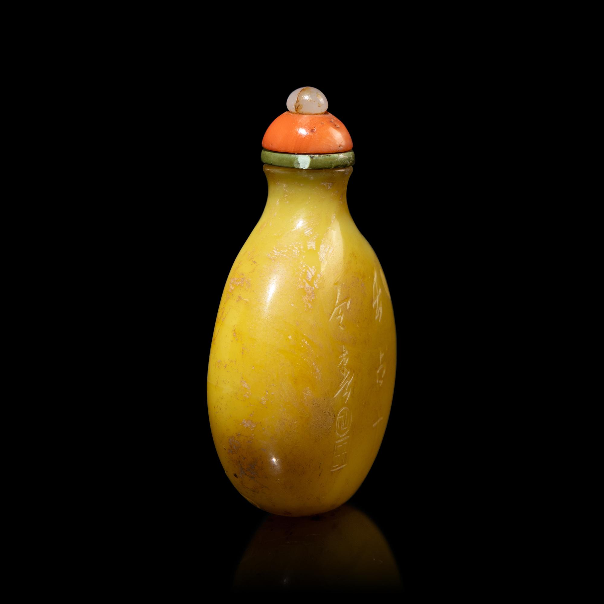 Twenty-One Chinese Snuff Bottles, 19th-Early 20th Century — 晚清-民國 各式鼻烟壺一組二十一只