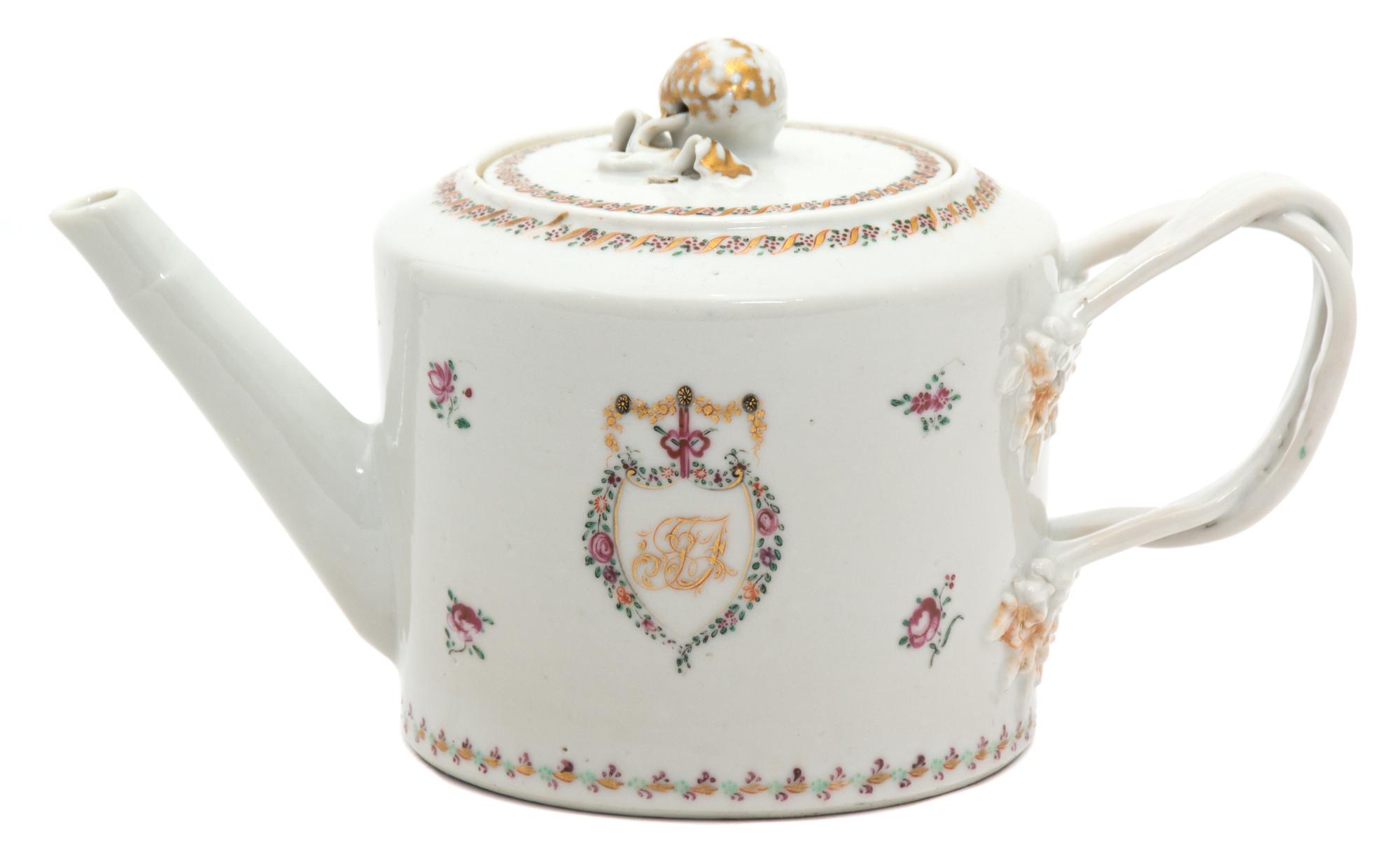 A Chinese Export Teapot Height 4 1/2 x diameter 5 inches. — 18TH CENTURY