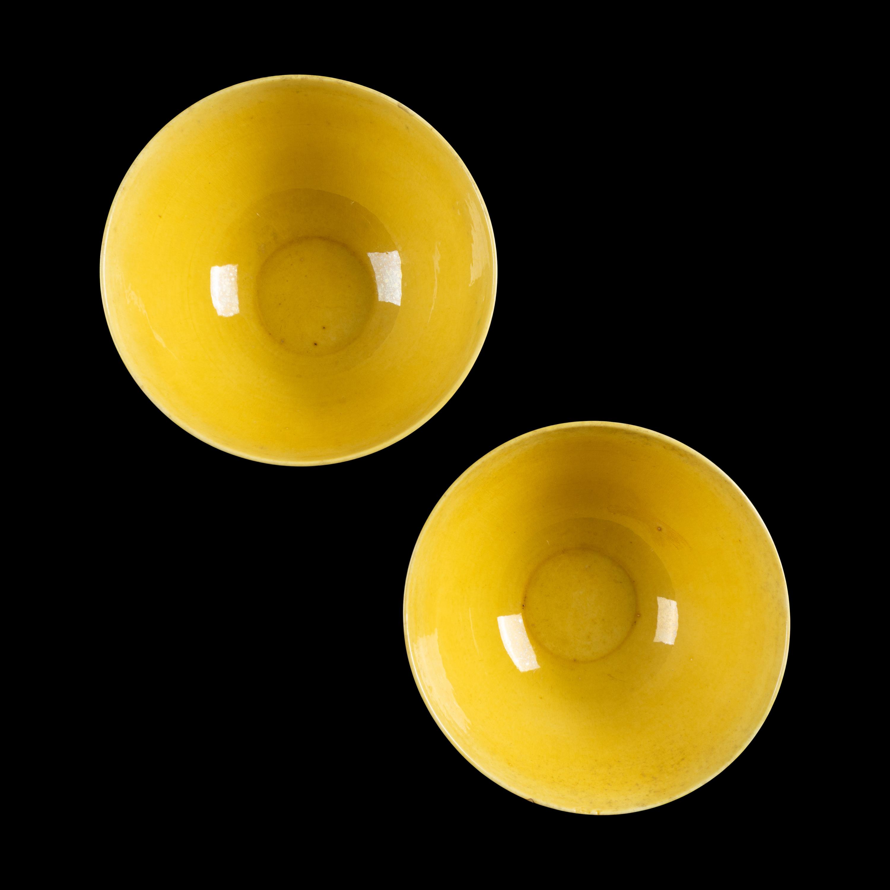 A Pair of Chinese Yellow-Ground Green and Aubergine-Enameled Porcelain 'Dragon' Bowls — 黃地素三彩龍紋碗一對