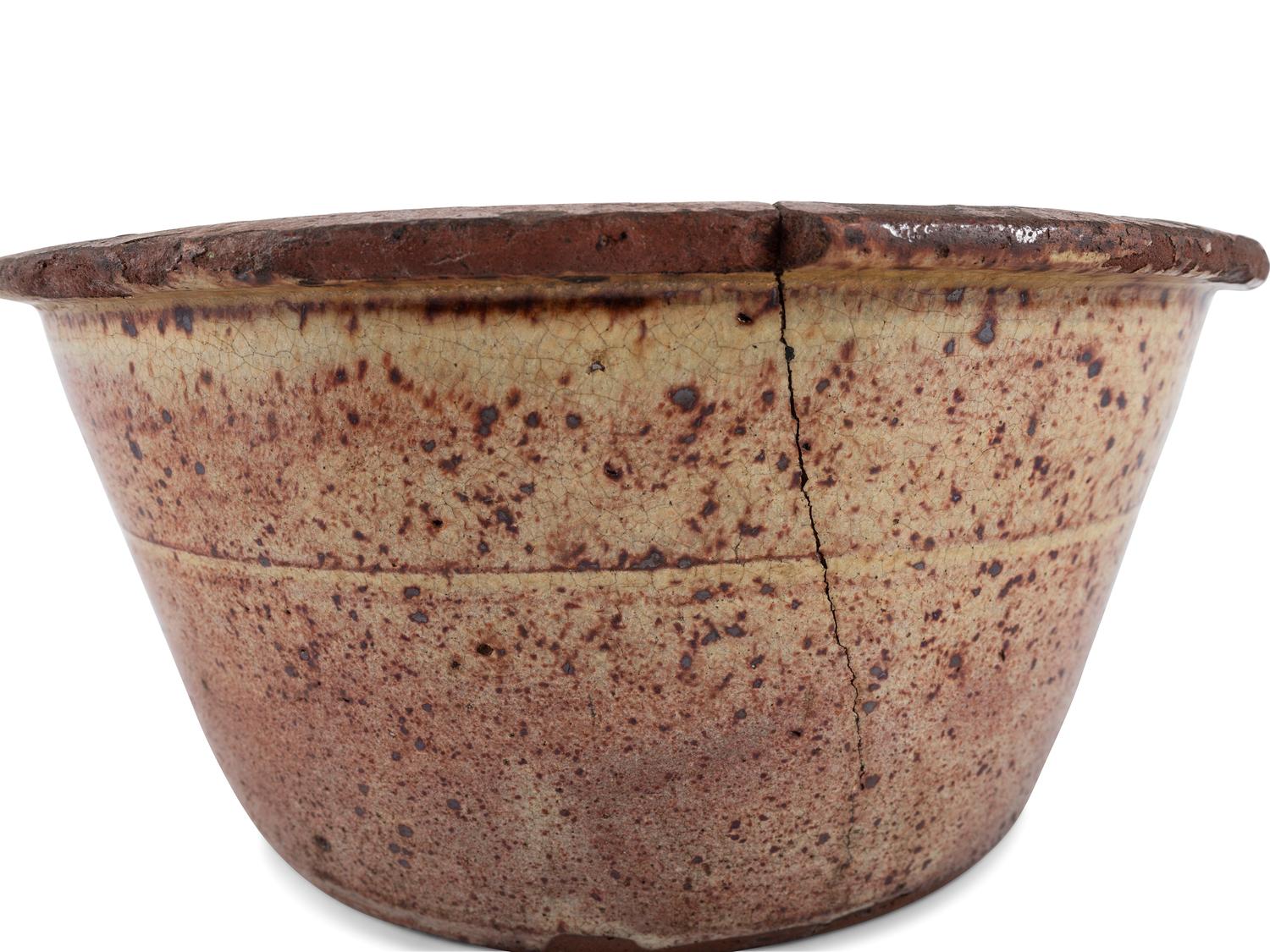 A Redware Bowl with Manganese Glaze