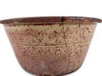 A Redware Bowl with Manganese Glaze