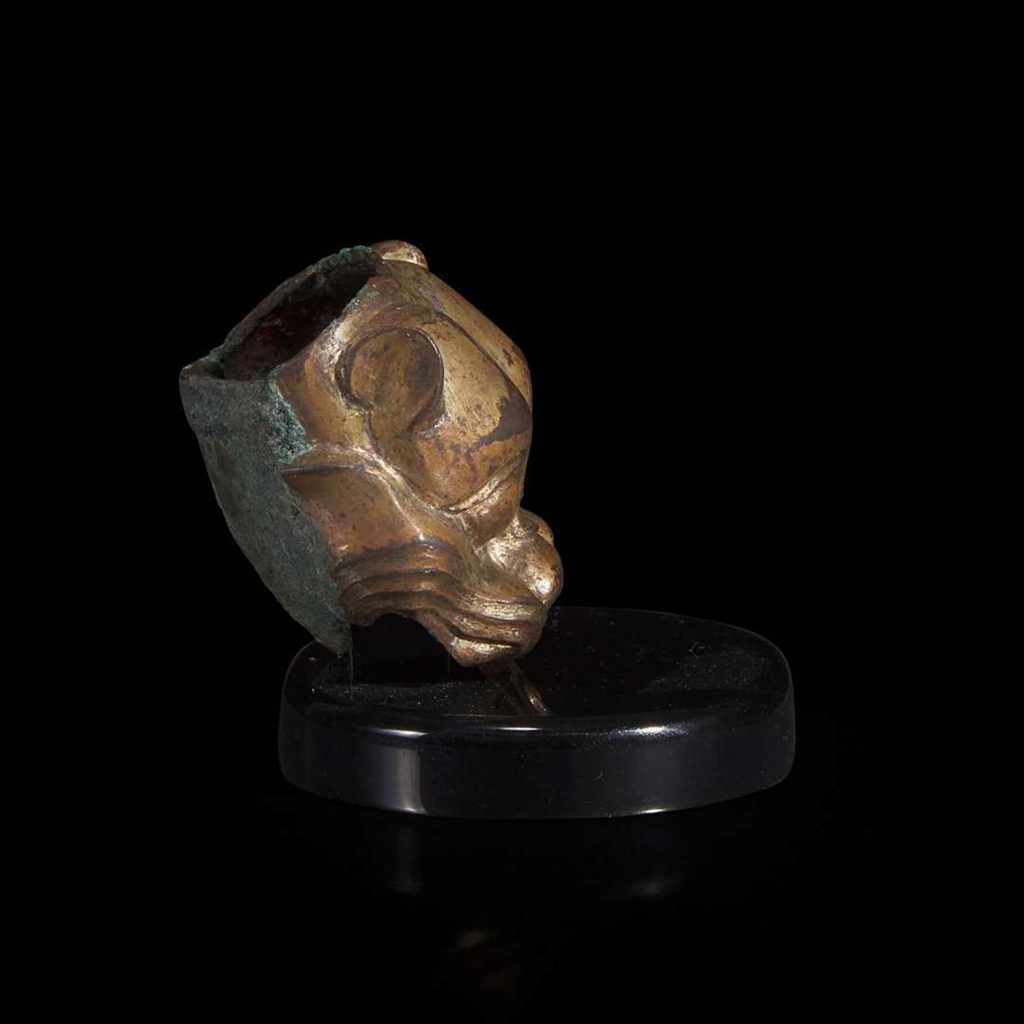 A Chinese gilded bronze feline head fitting 铜鎏金兽首 Warring States/Han dynasty ????