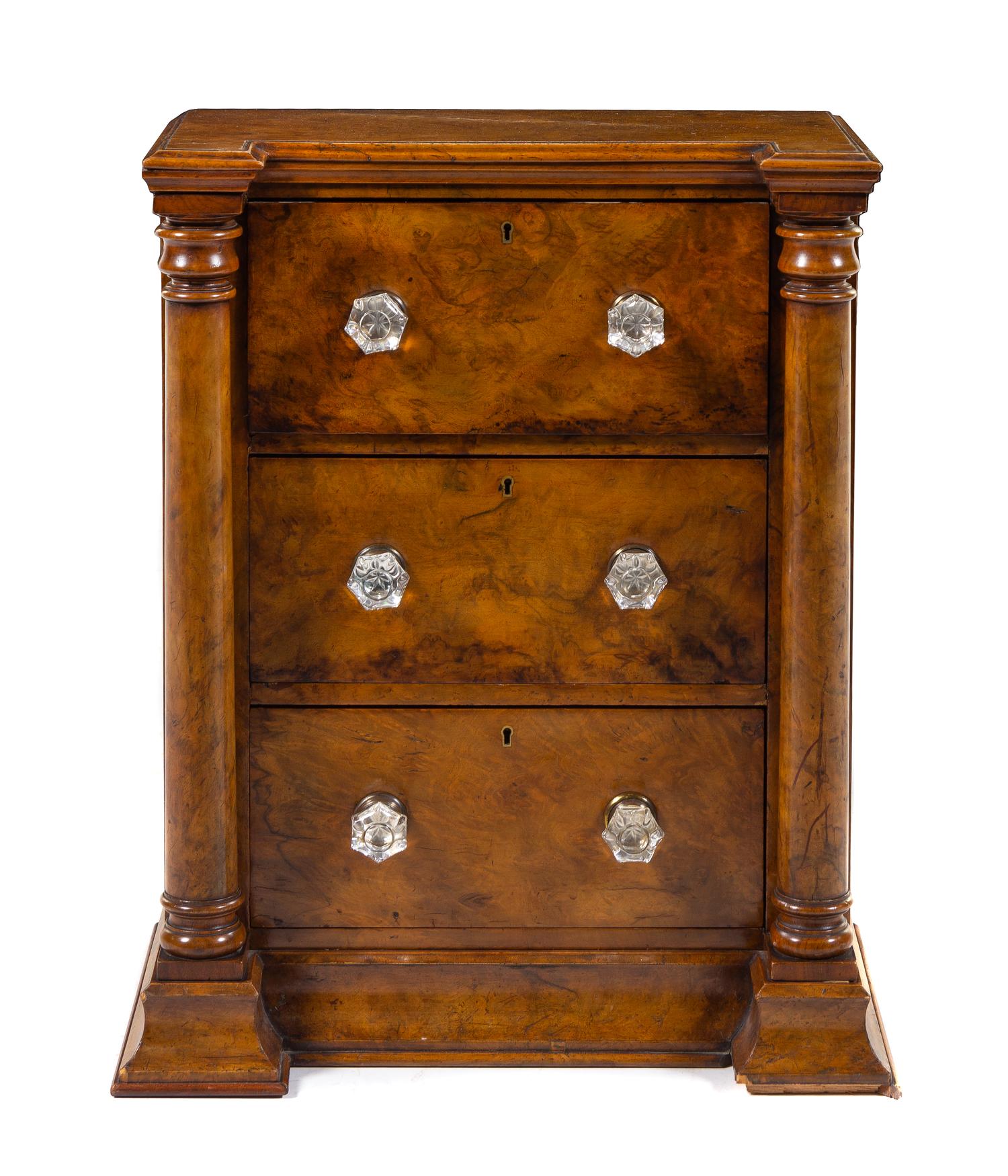 An Edwardian Burl Walnut Chest of Drawers Height 22 x width 17 x depth 10 inches. — LATE 19TH CENTURY
