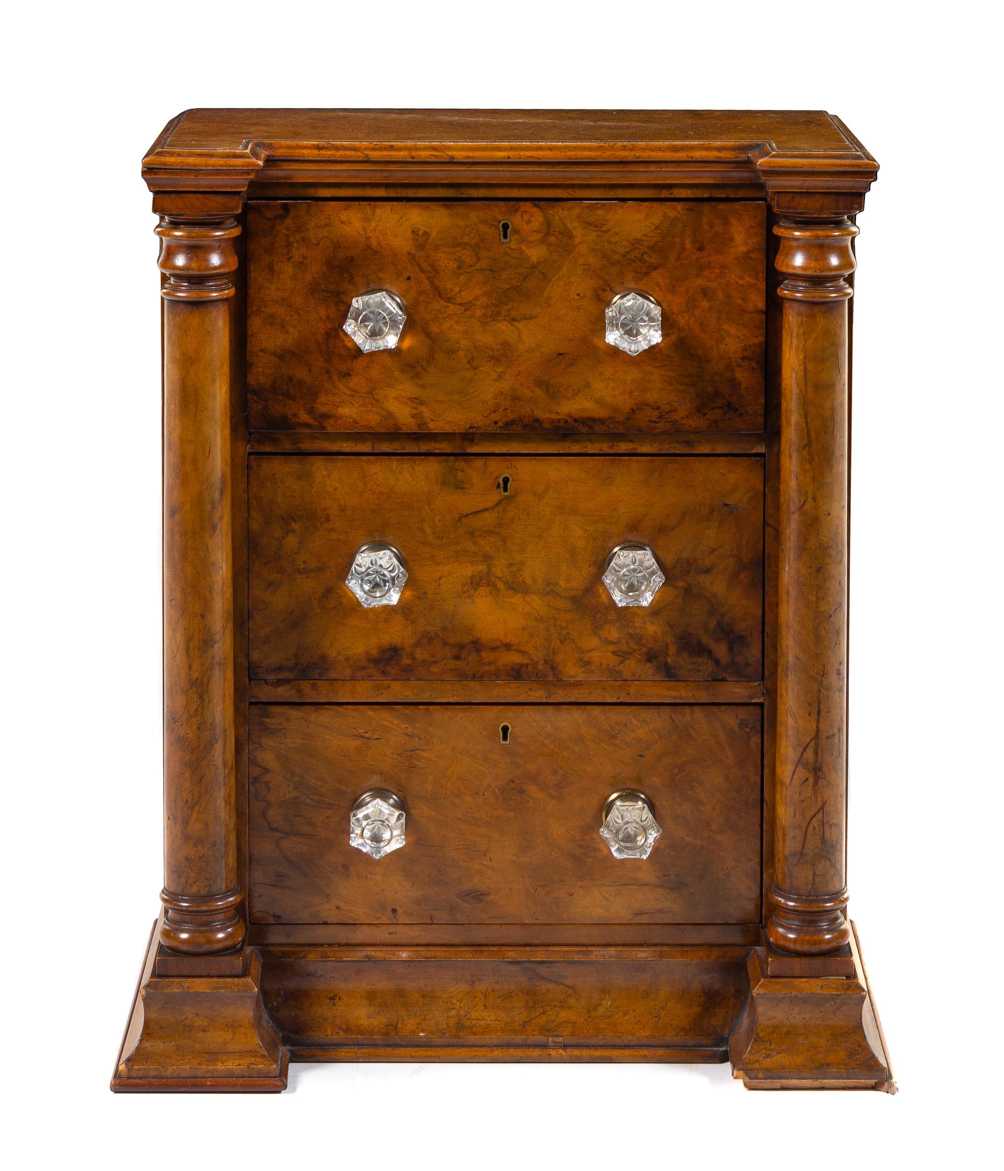 An Edwardian Burl Walnut Chest of Drawers Height 22 x width 17 x depth 10 inches. — LATE 19TH CENTURY