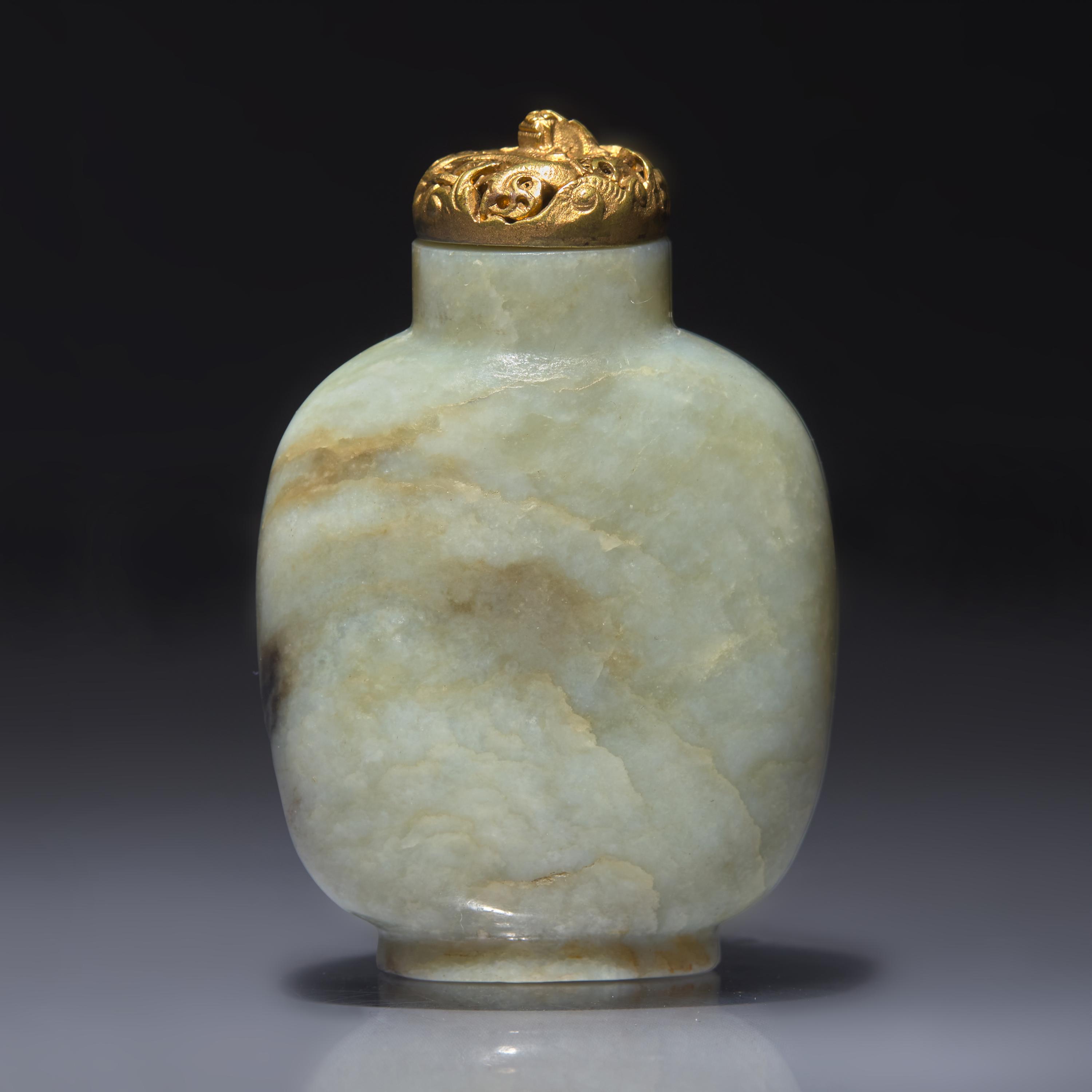 A Chinese Carved Grey and Black Jade Snuff Bottle, Qing Dynasty, 19th Century — 清晚期 灰玉巧雕踏雪尋梅圖鼻煙壺