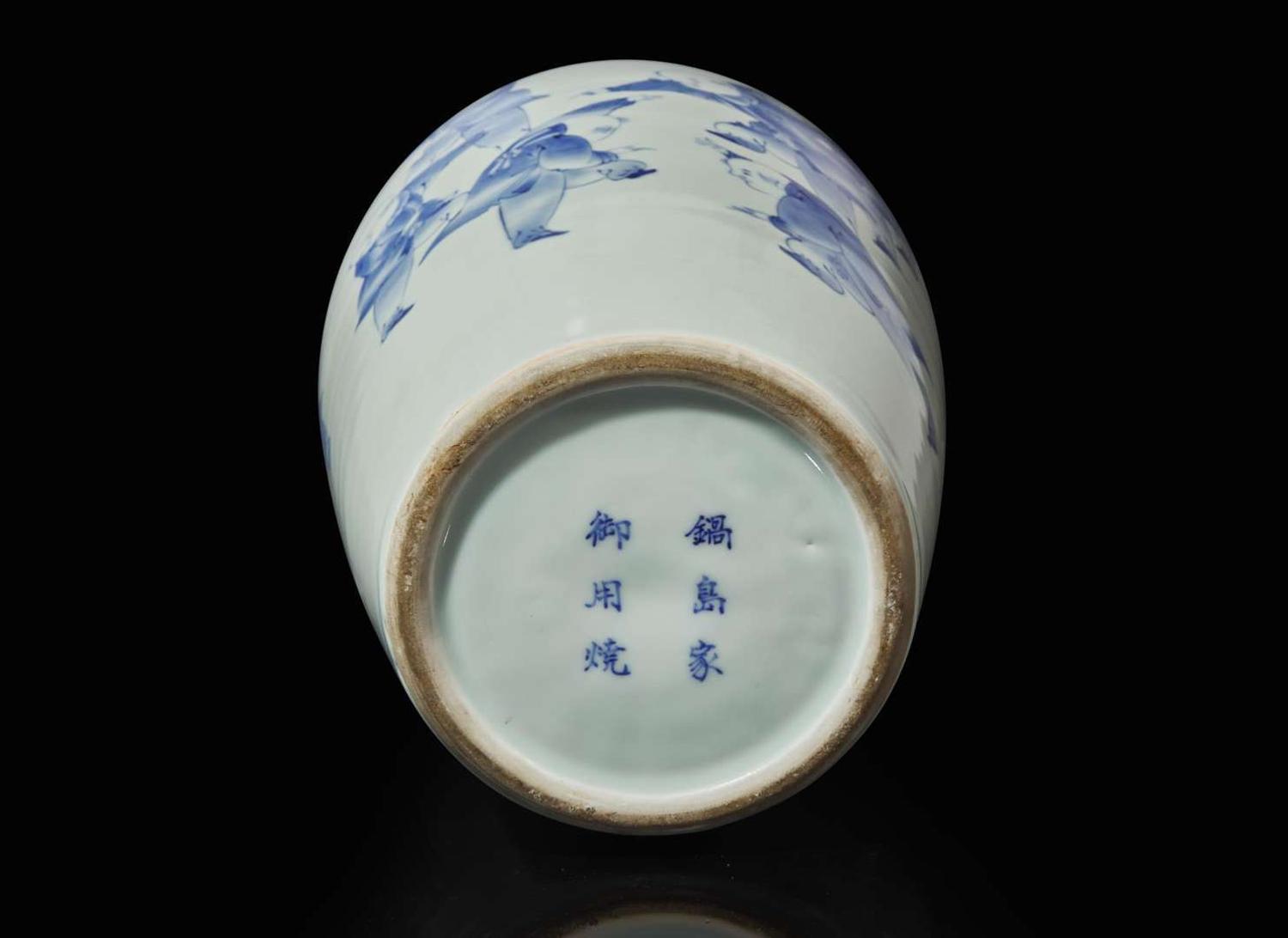 A large Japanese Nabeshima porcelain "Boys" vase, 19th century 鍋島氏童子大瓶 十九世紀