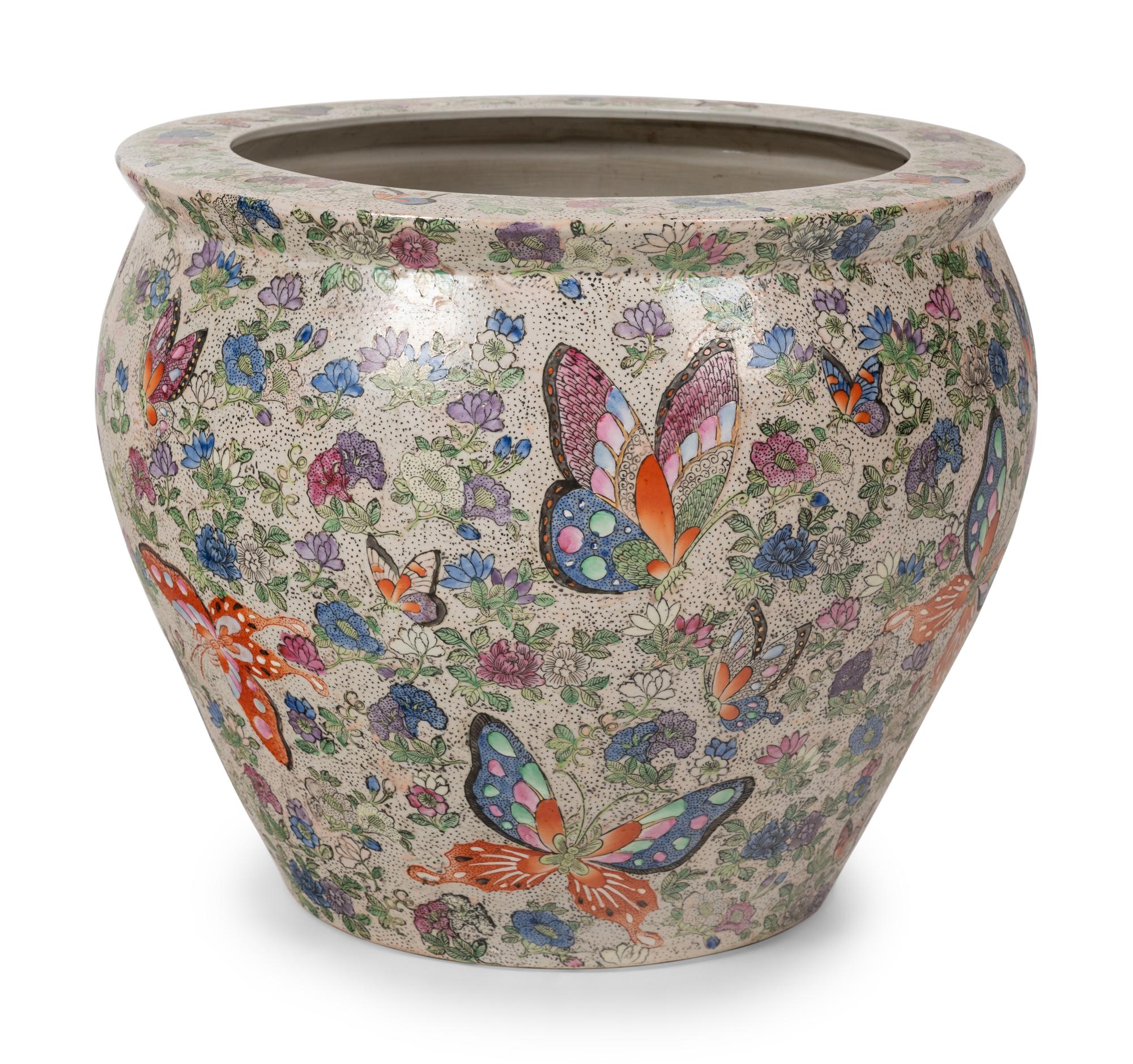 A Chinese Export Porcelain Jardinière