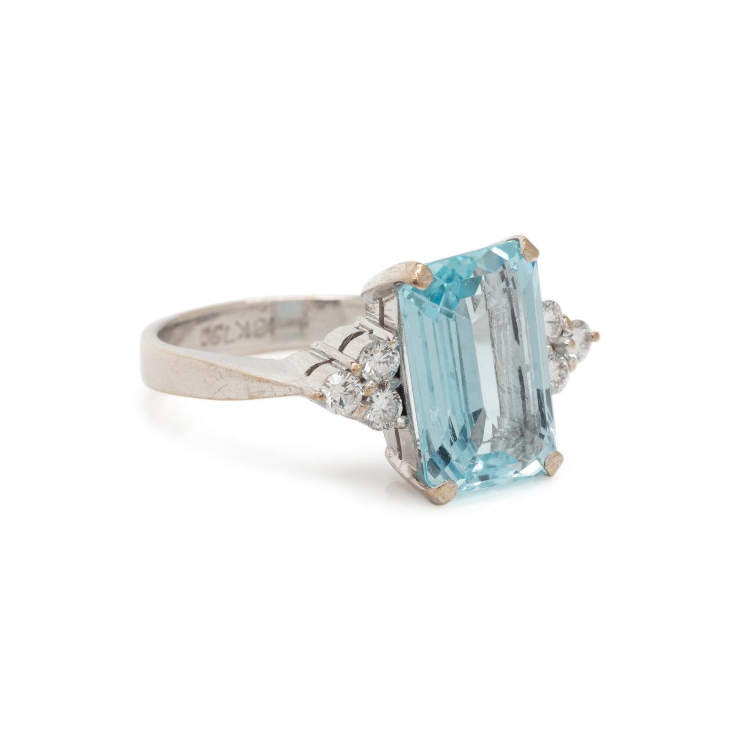 AQUAMARINE AND DIAMOND RING