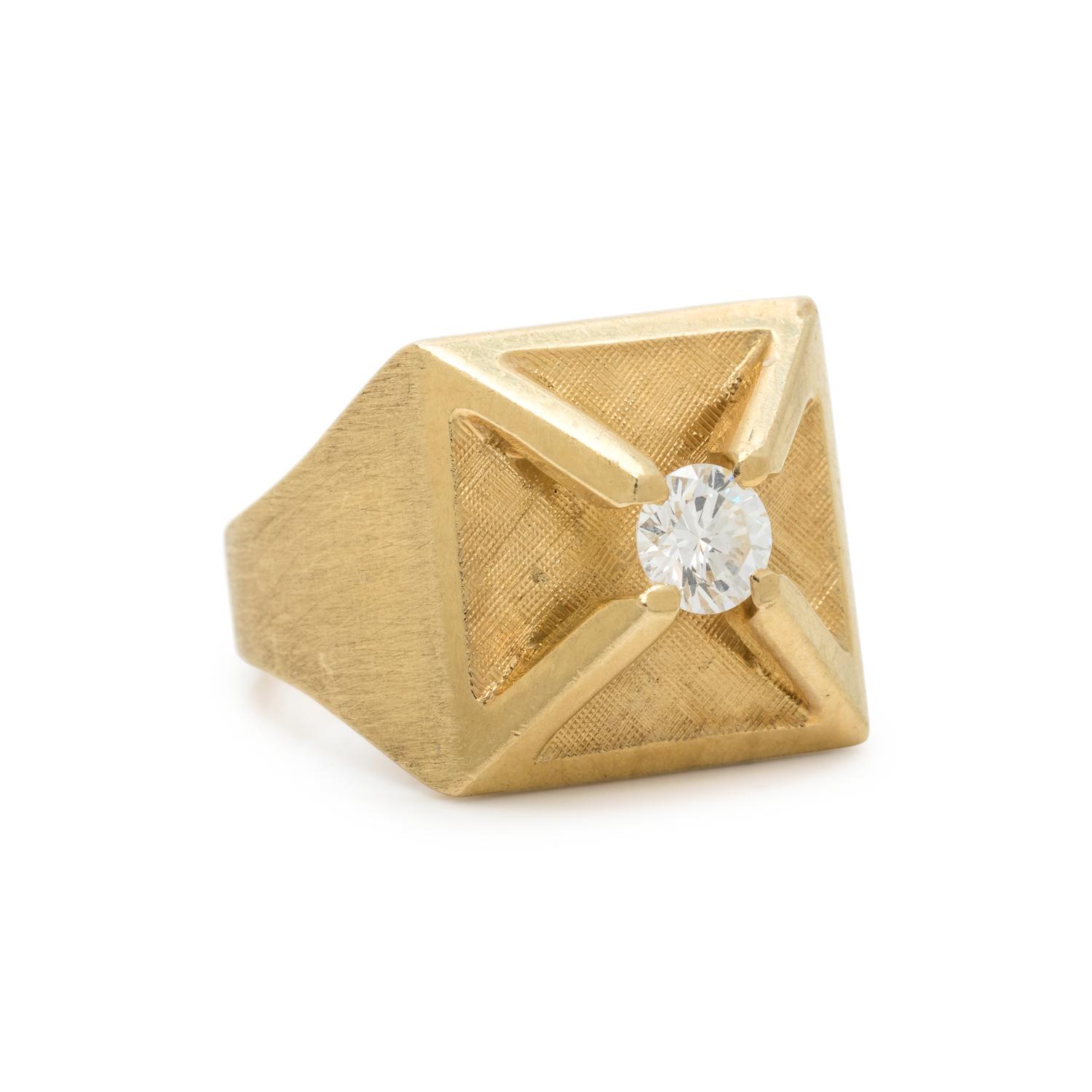 YELLOW GOLD AND DIAMOND RING