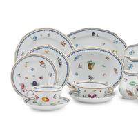A Richard Ginori Italian Fruit Porcelain Dinner Service