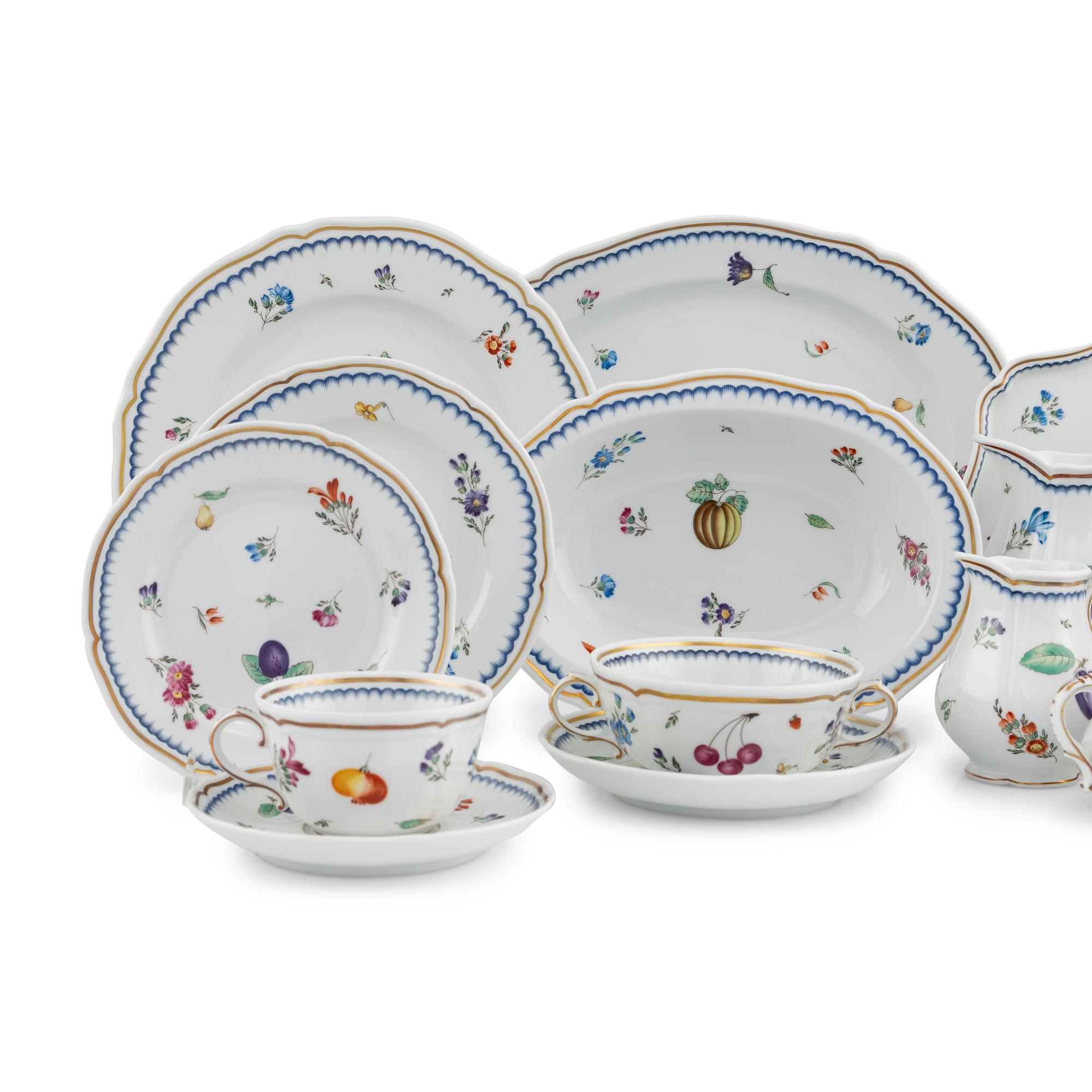 A Richard Ginori Italian Fruit Porcelain Dinner Service
