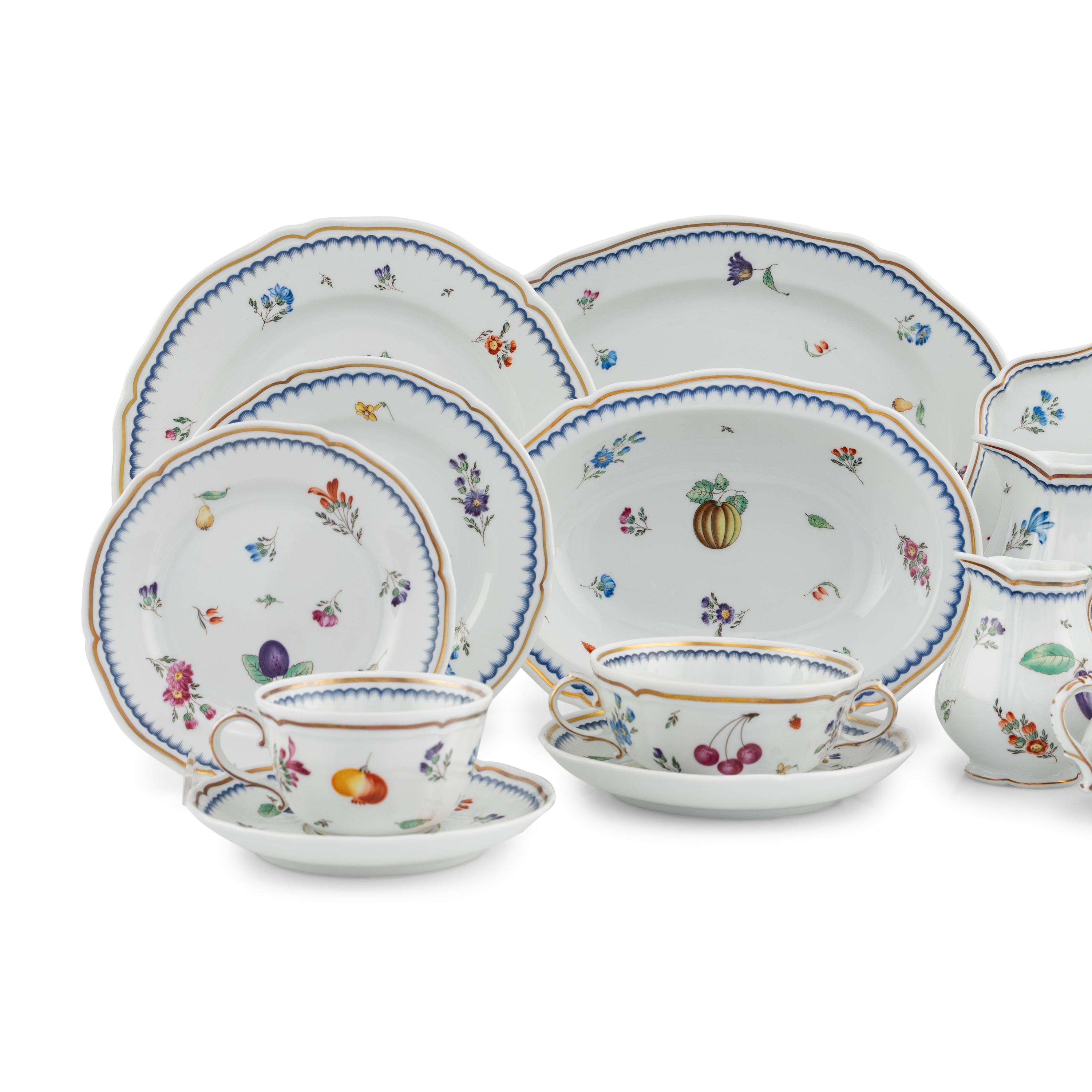 A Richard Ginori Italian Fruit Porcelain Dinner Service