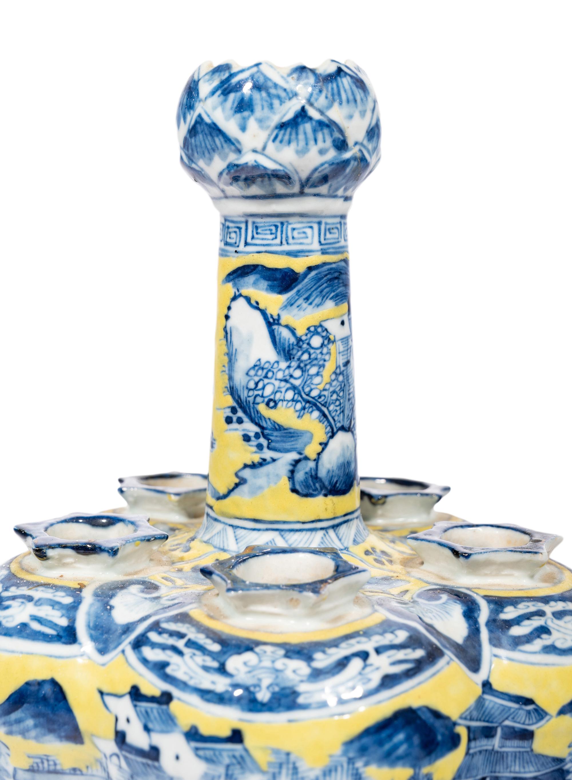 A Chinese Export Yellow Ground Blue and White Porcelain Tulip Vase