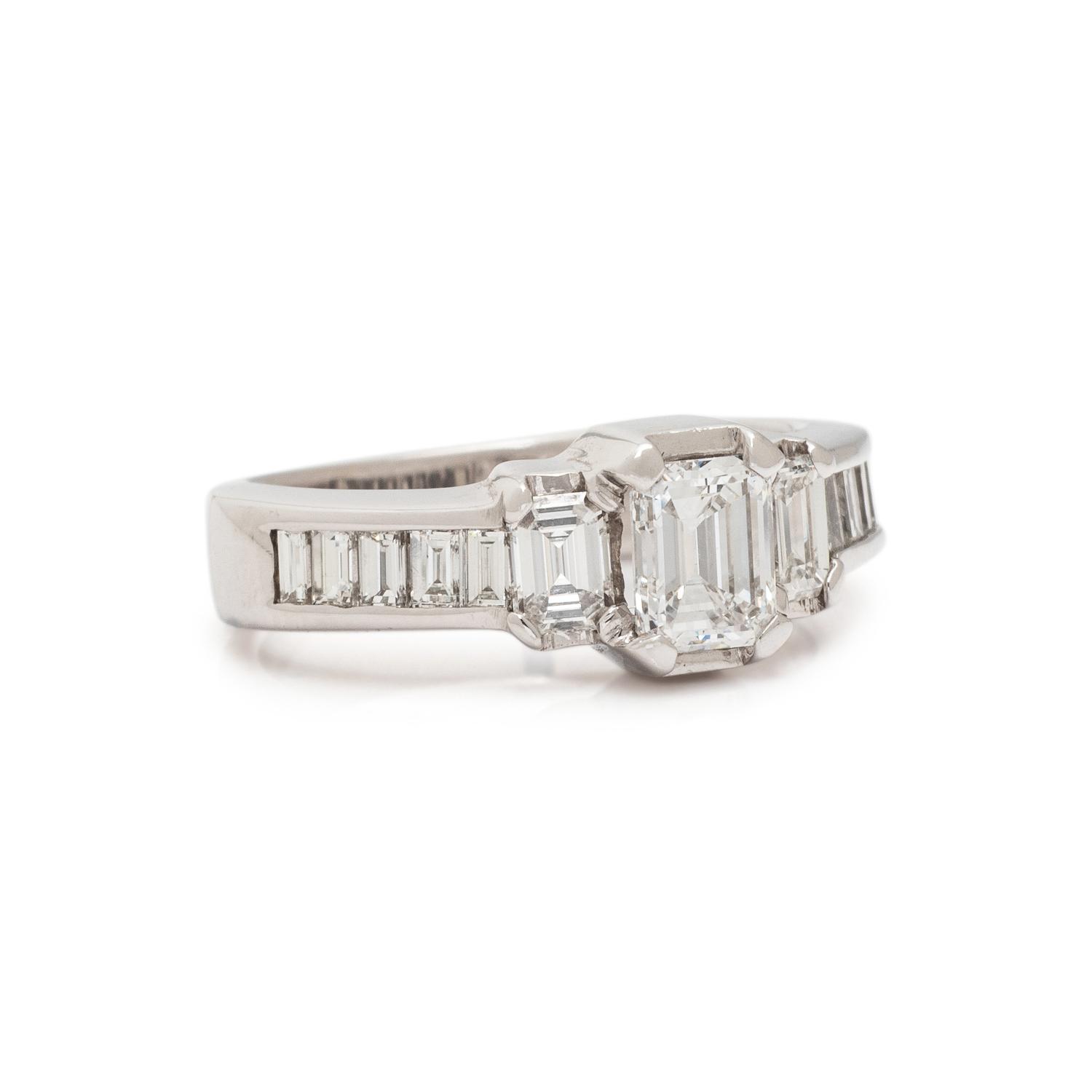WHITE GOLD AND DIAMOND RING