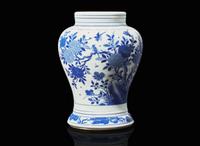 A Chinese blue and white porcelain vase, Kangxi period 青花瓷瓶 清康熙