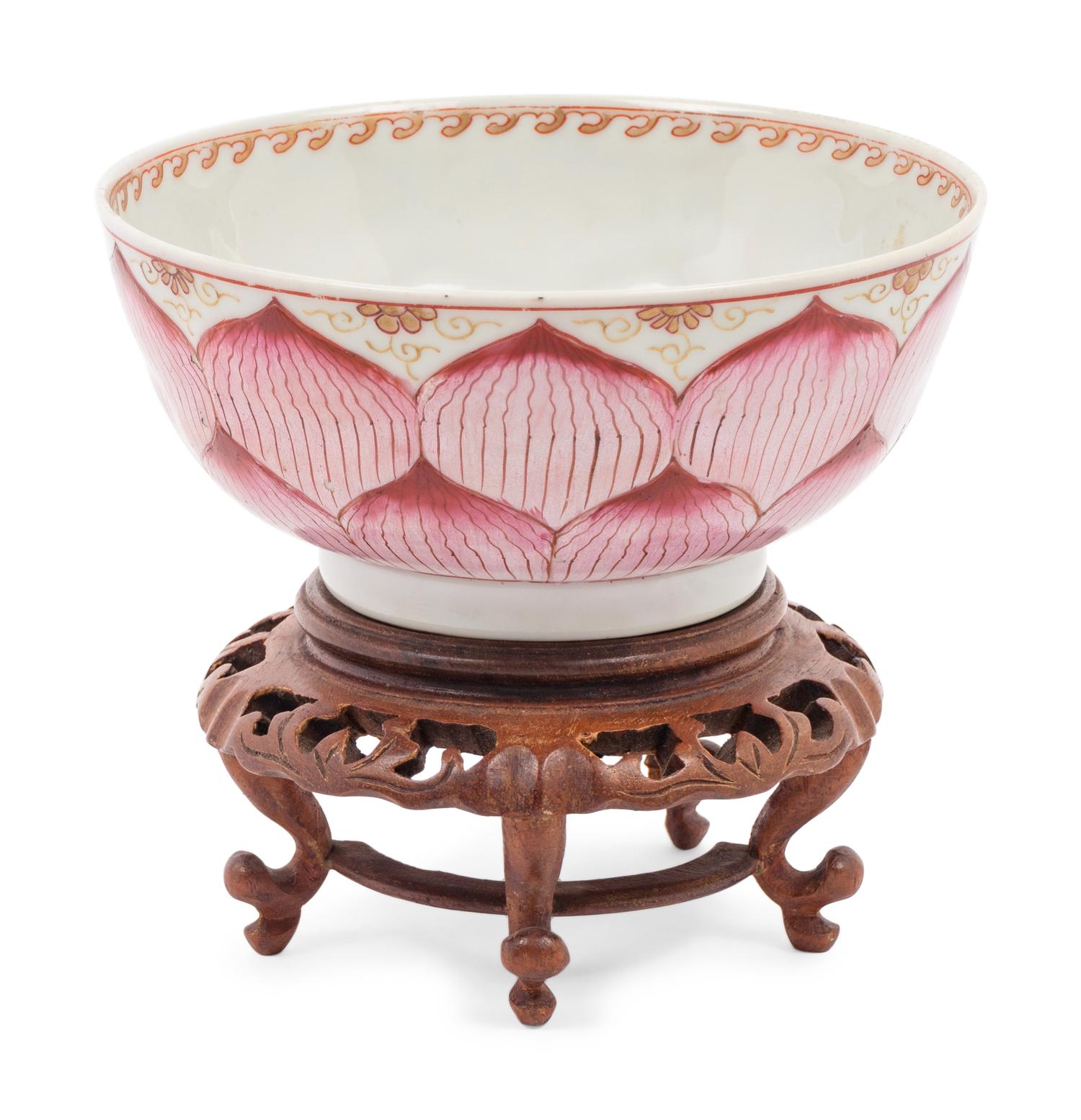 A Chinese Export Porcelain Bowl