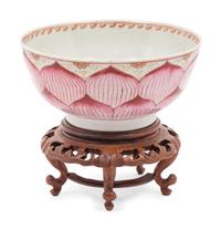 A Chinese Export Porcelain Bowl