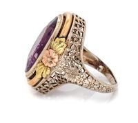 A Tricolor Gold and Amethyst Ring,