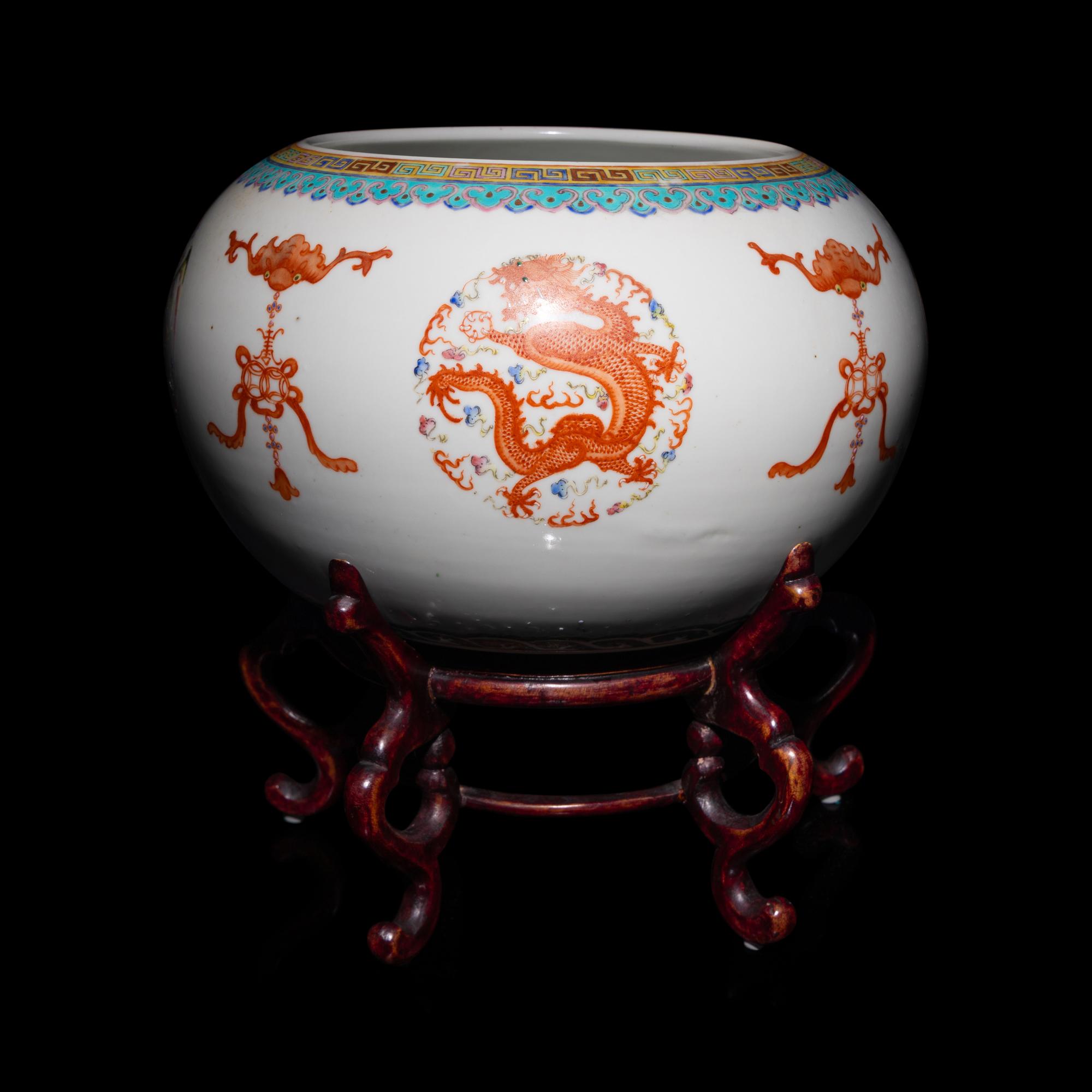 A Chinese Famille Rose Porcelain 'Bat and Phoenix' Fishbowl, Late 19th Century — 清晚期 粉彩團鳳壽字紋小缸