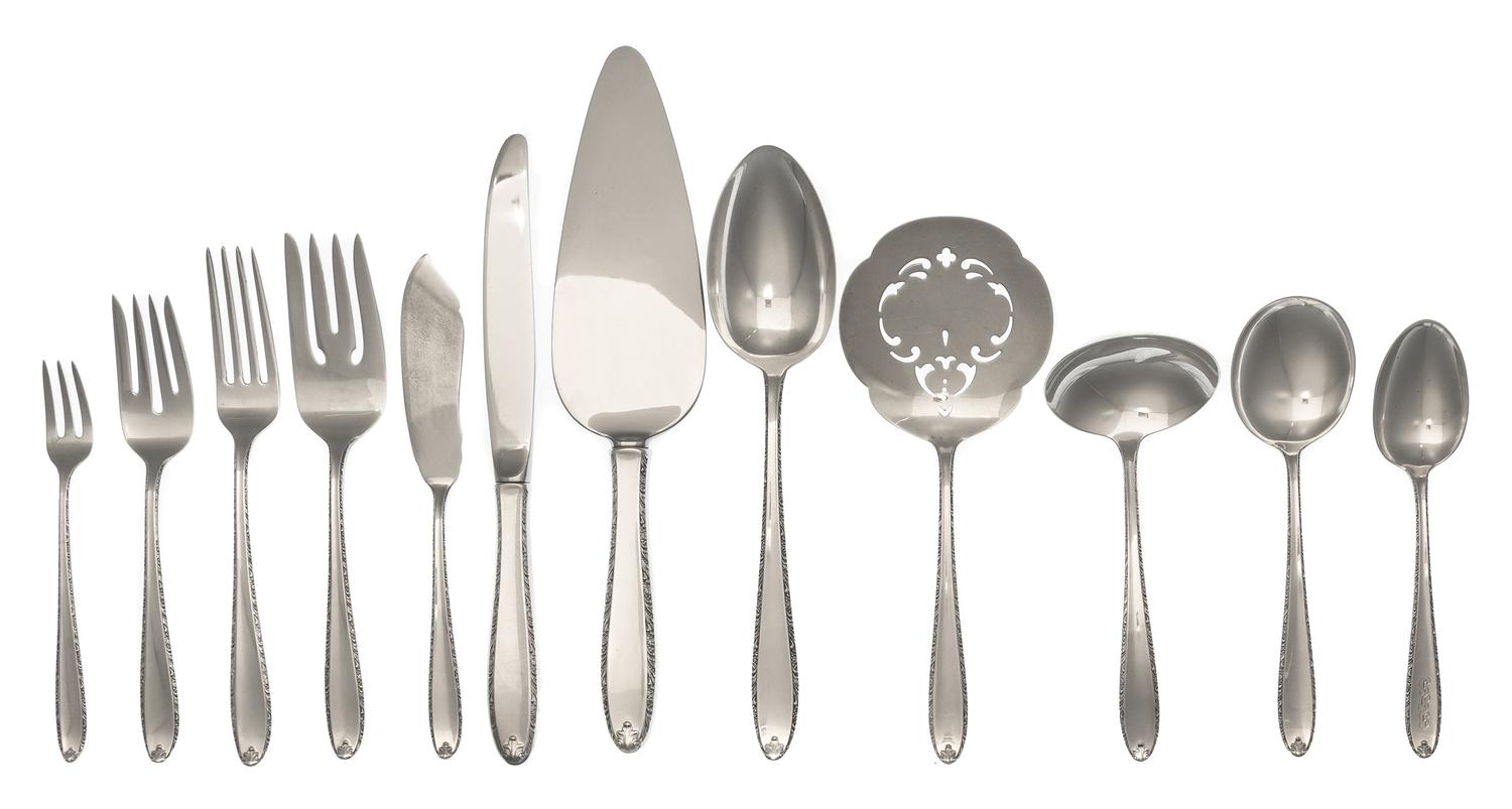 An American Silver Flatware Service, Alvin Sterling Corp., Providence, RI, Southern Charm pattern, comprising: 8 dinner knives 8 soup s