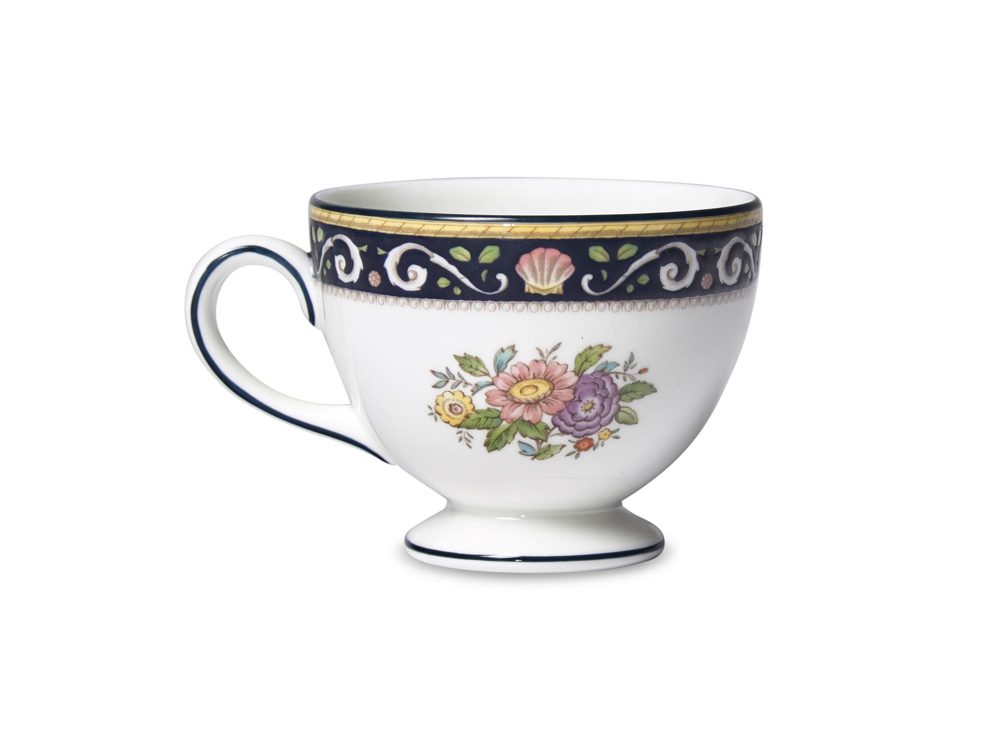 A Wedgwood Runnymede Porcelain Dinner Service