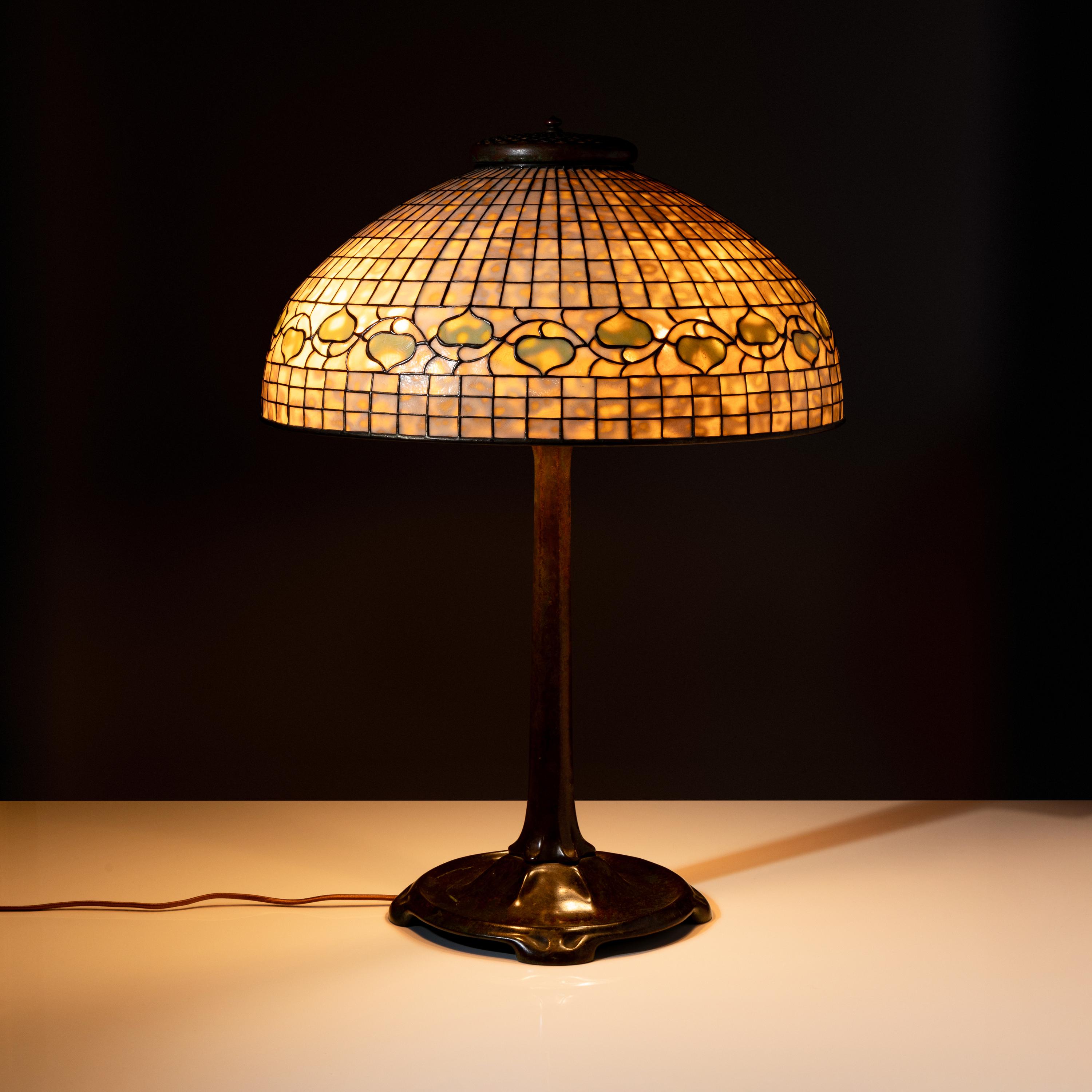 Acorn table lamp