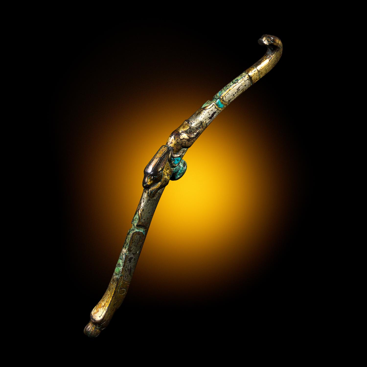 A Chinese Gilt, Silvered and Turquoise Inlaid 'Rabbit' Gold Belt Hook, Warring States Period 戰國 鎏金銅錯銀嵌松石雙獸首奔兔帶鉤