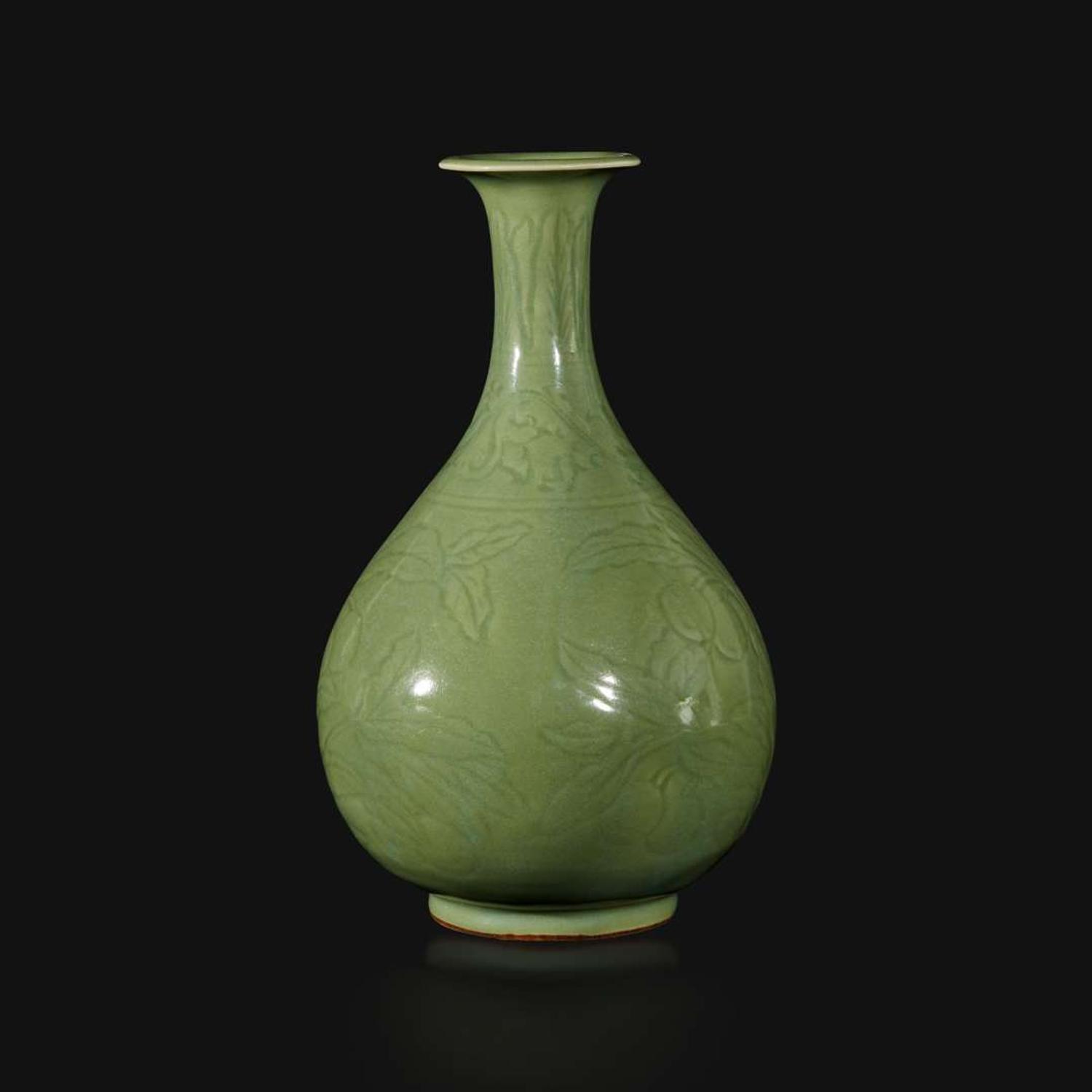 An incised celadon-glazed bottle vase, Yuhuchunping