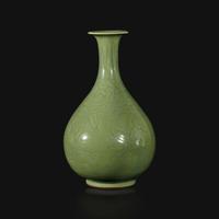 An incised celadon-glazed bottle vase, Yuhuchunping