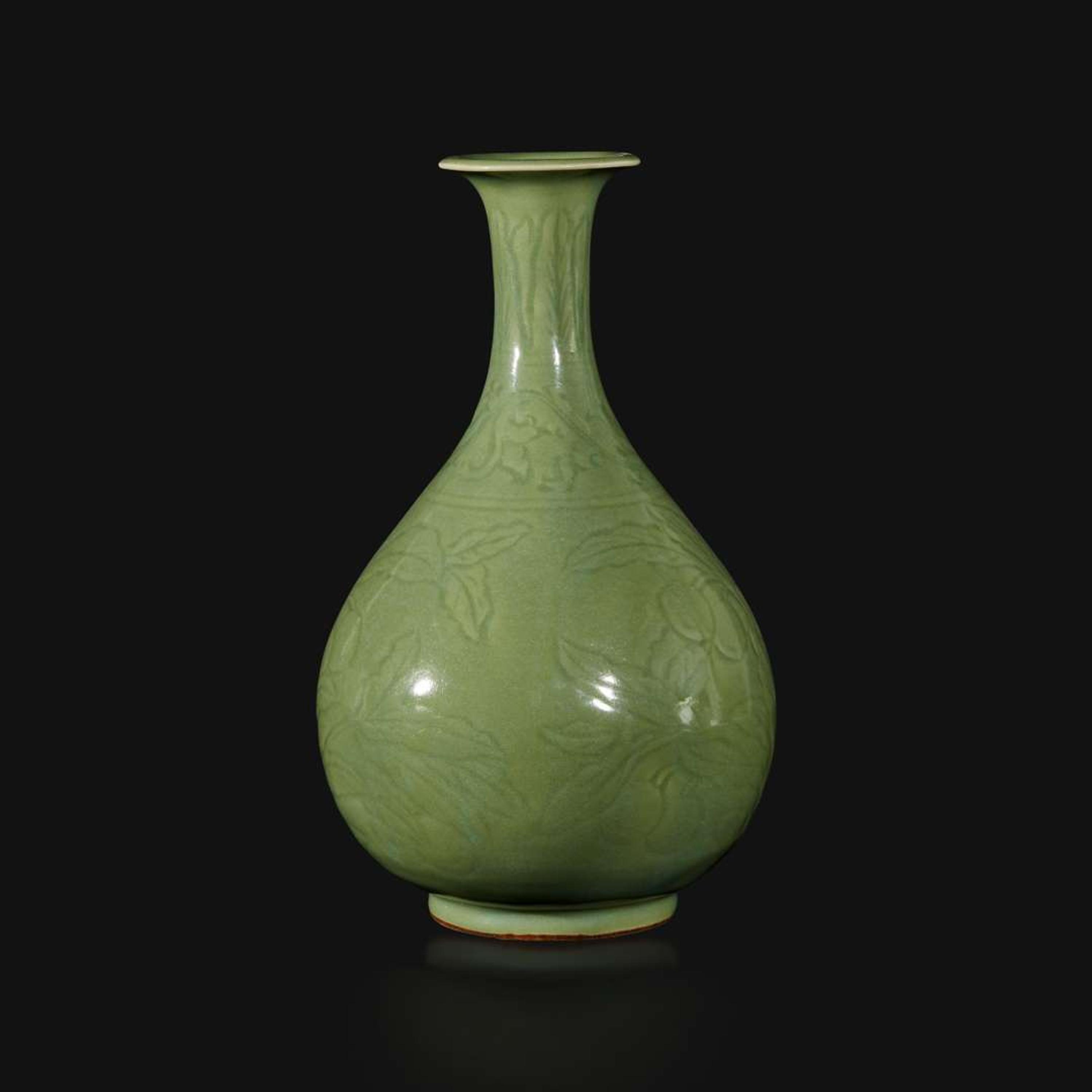 An incised celadon-glazed bottle vase, Yuhuchunping