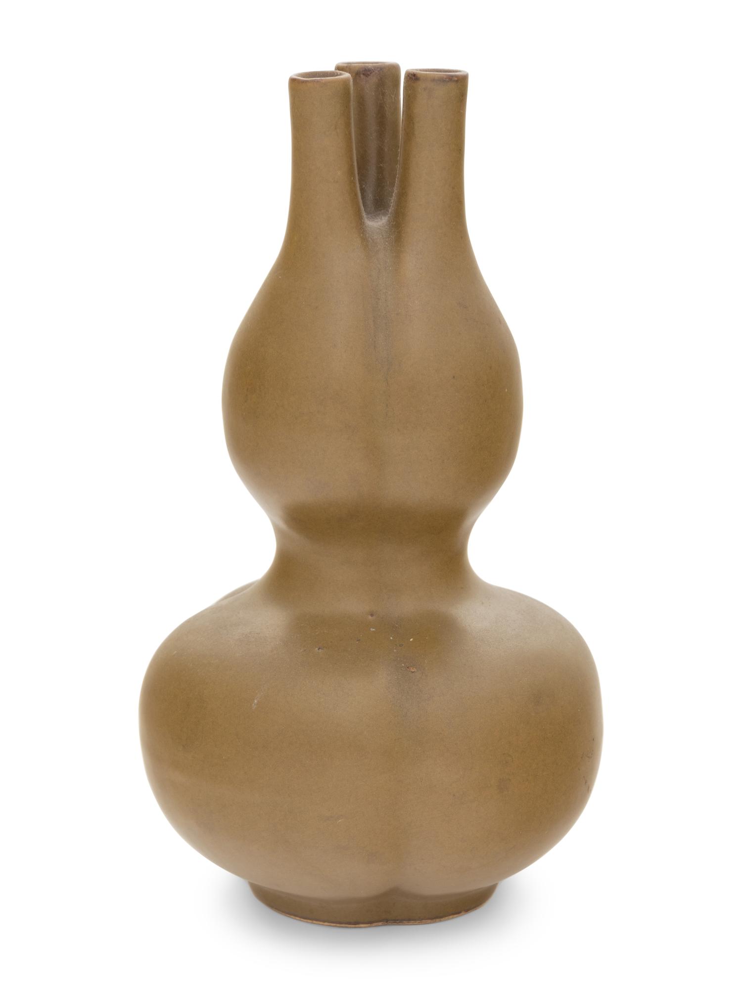 A Teadust Glazed Porcelain Triple-Neck Gourd Vase