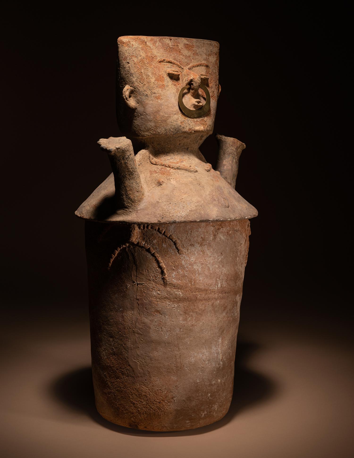A Tamalameque Two-Piece Urn