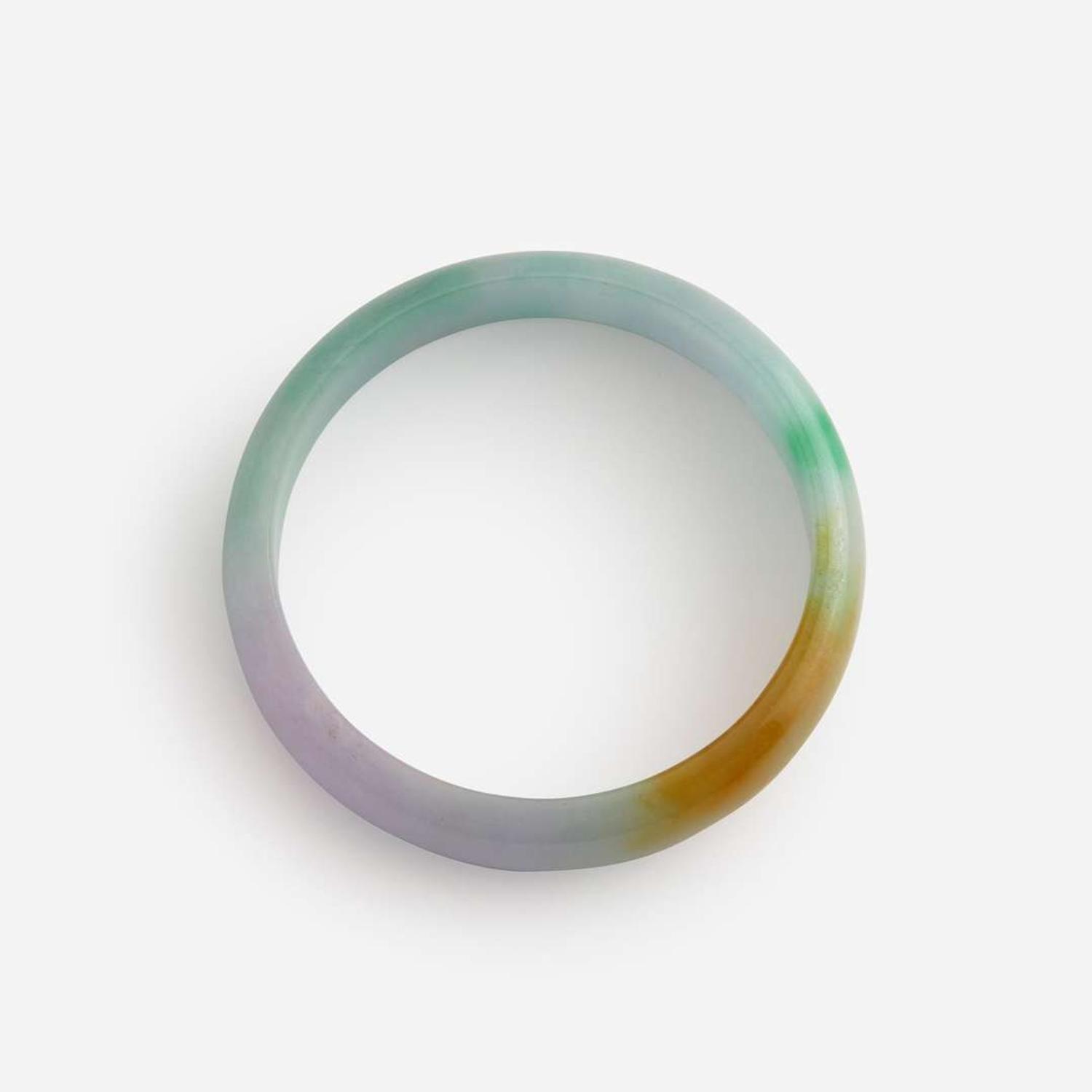 Two white and colored jadeite bangles 翡翠贵妃镯一组两件