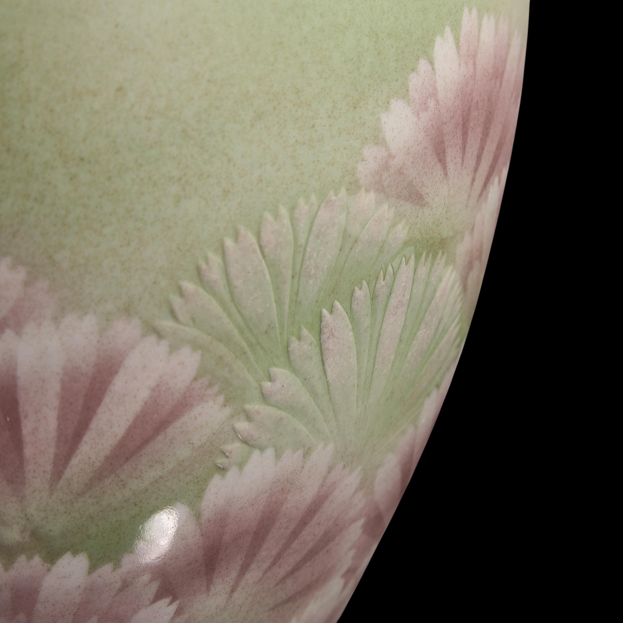 A Large Japanese Porcelain Vase, Makuzu Kozan, Meiji Period — 日本明治時期 宮川香山製芙蓉花大罐