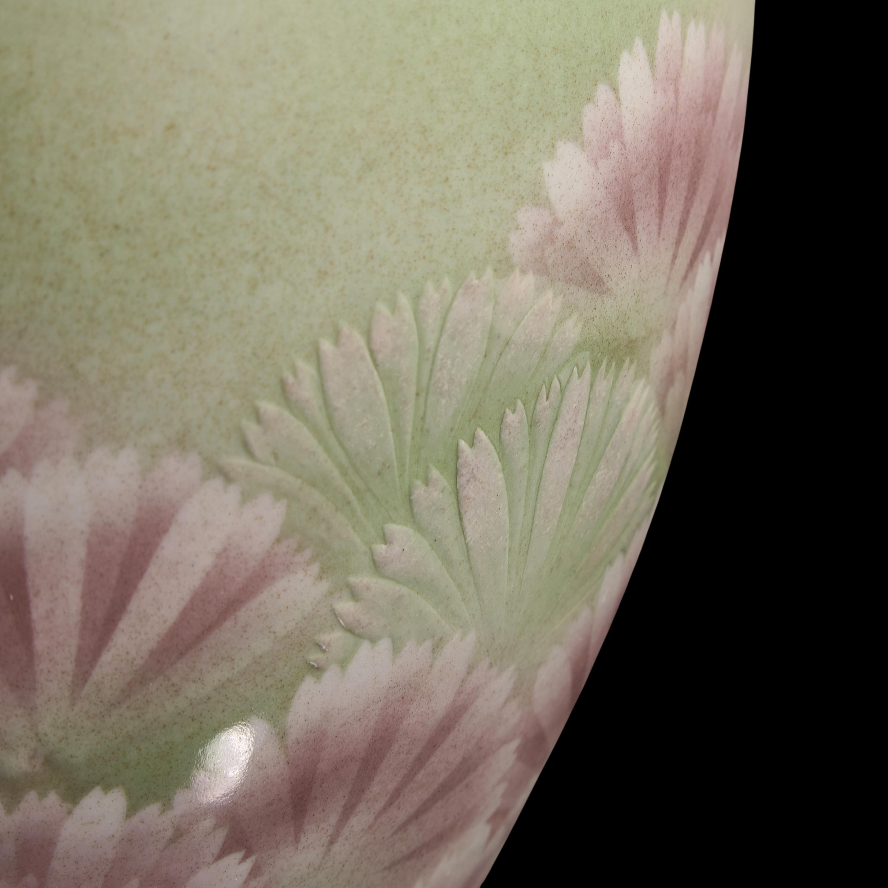 A Large Japanese Porcelain Vase, Makuzu Kozan, Meiji Period — 日本明治時期 宮川香山製芙蓉花大罐