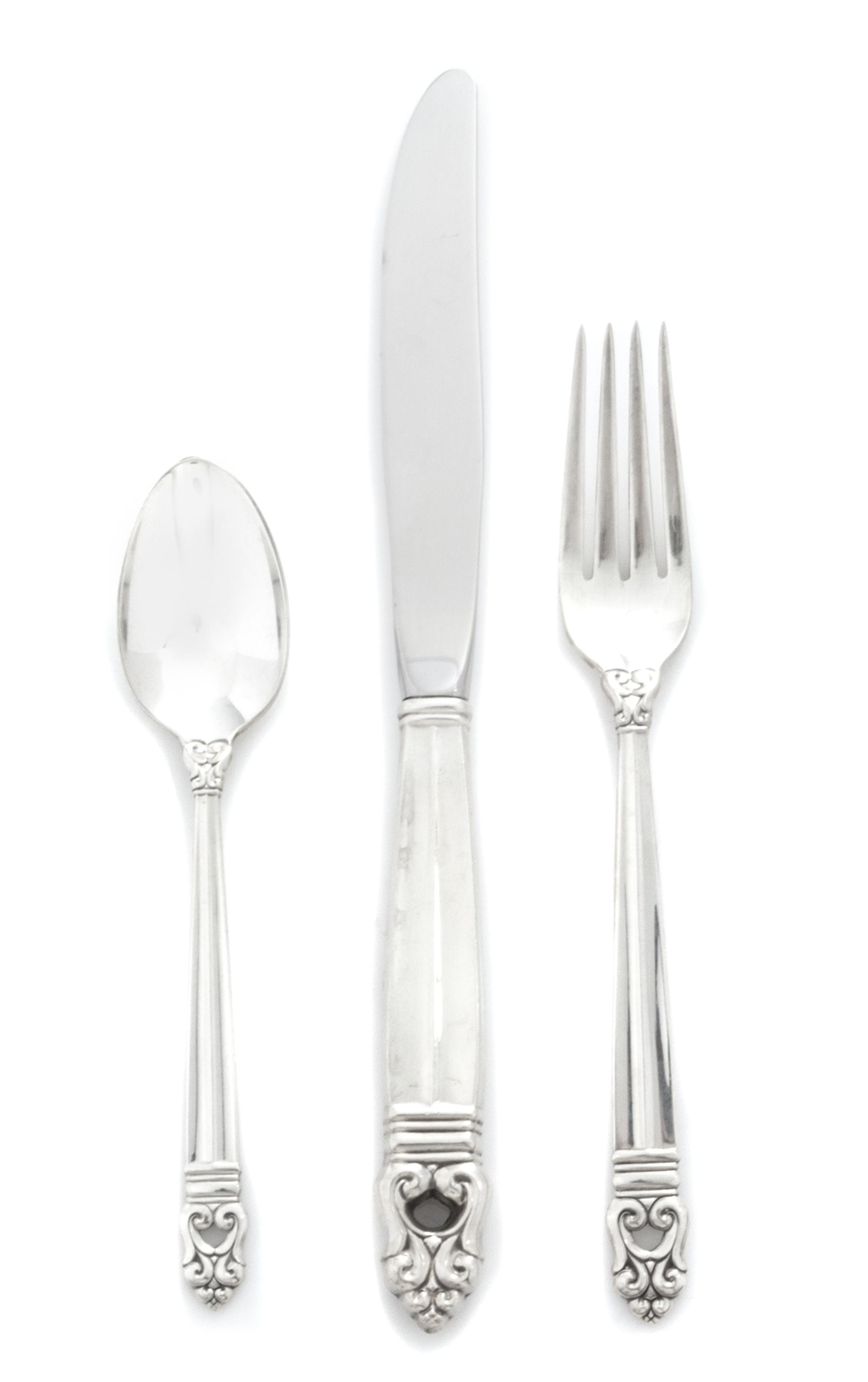 An American Silver Flatware Service, International Silver Co., Meriden, CT, 20th Century, Royal Danish pattern, comprising: 12 dinner k