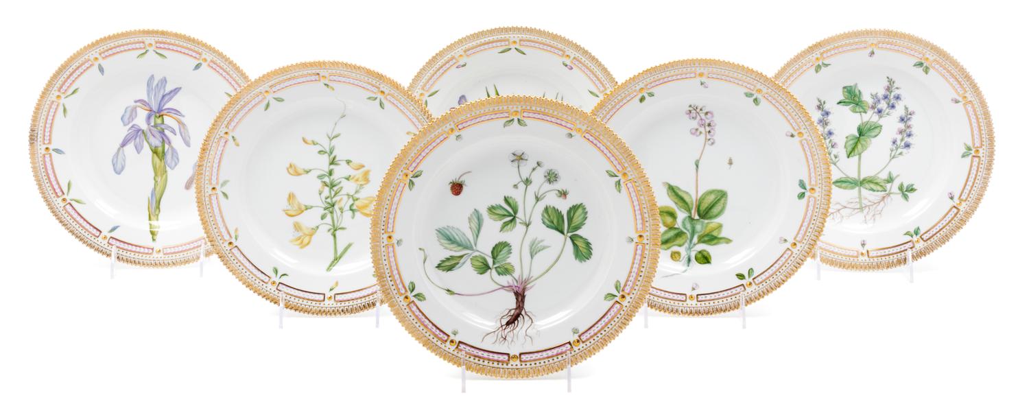 A Set of Twelve Royal Copenhagen Flora Danica Dinner Plates Diameter 10 inches. — 20TH CENTURY