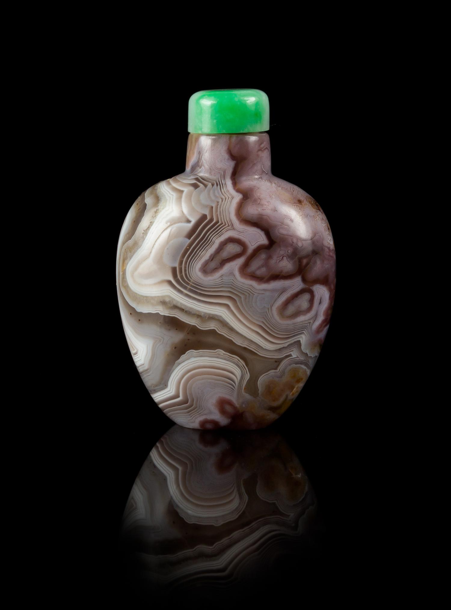 An Agate Snuff Bottle Height 2 1/2 inches. — 18TH CENTURY